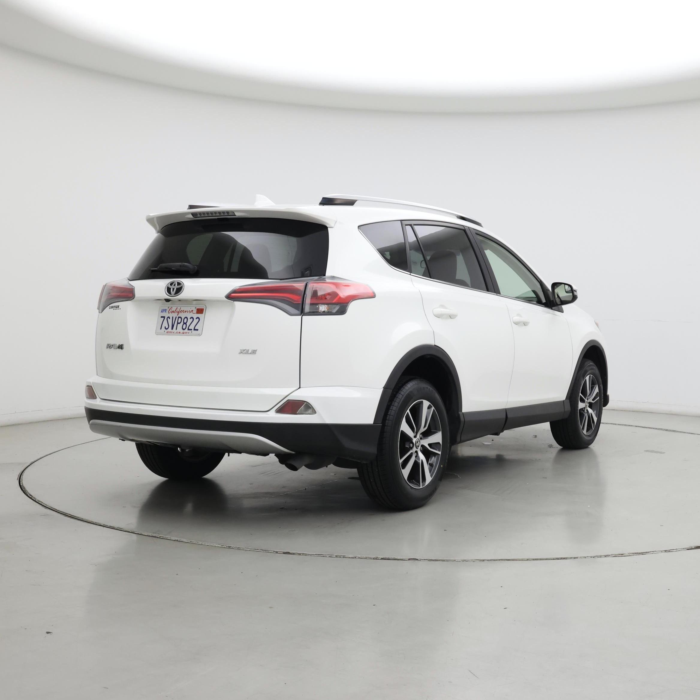 Thumbnail: 2016 Toyota RAV4 - 8