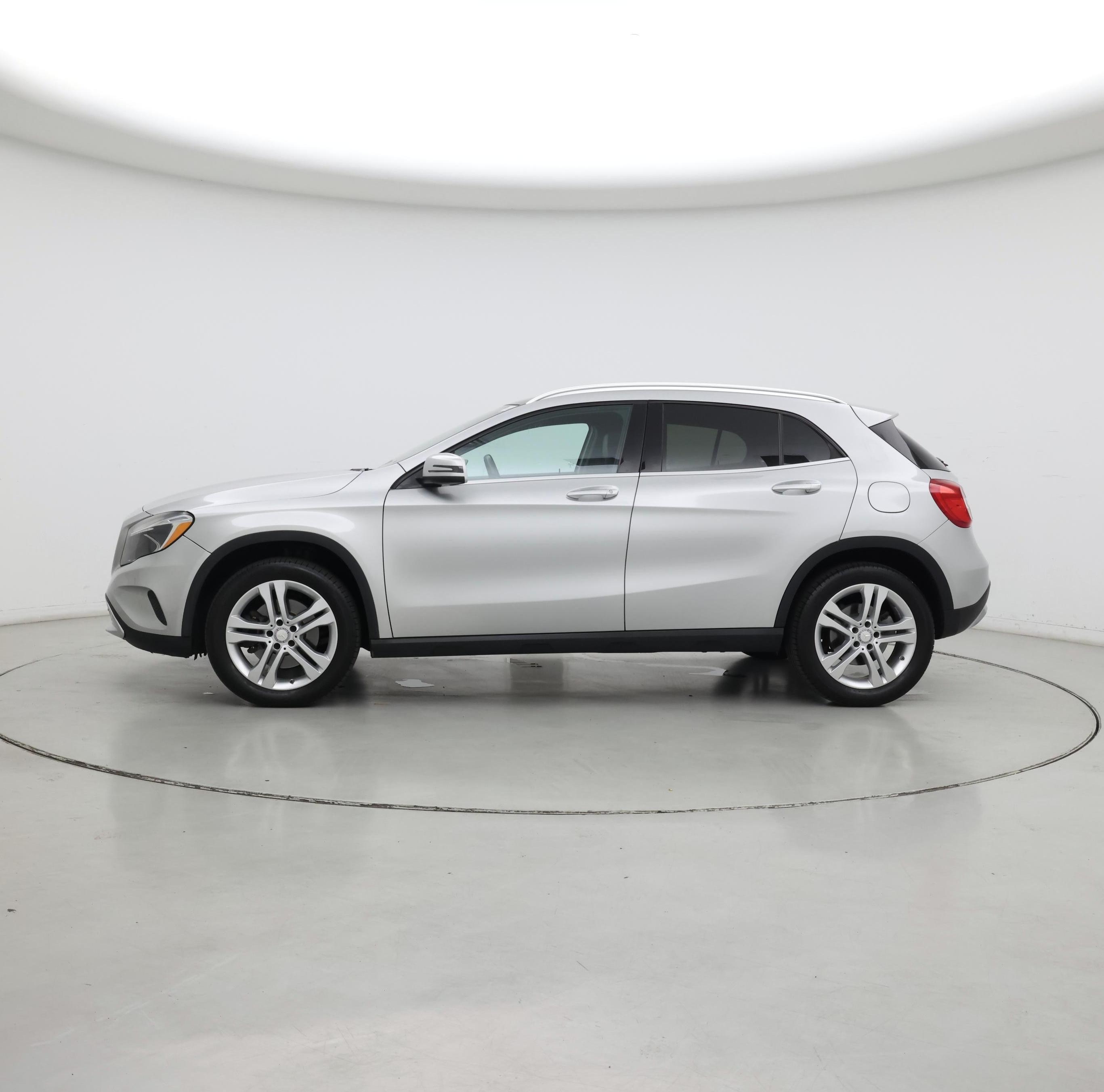 Thumbnail: 2017 Mercedes-Benz GLA - 3