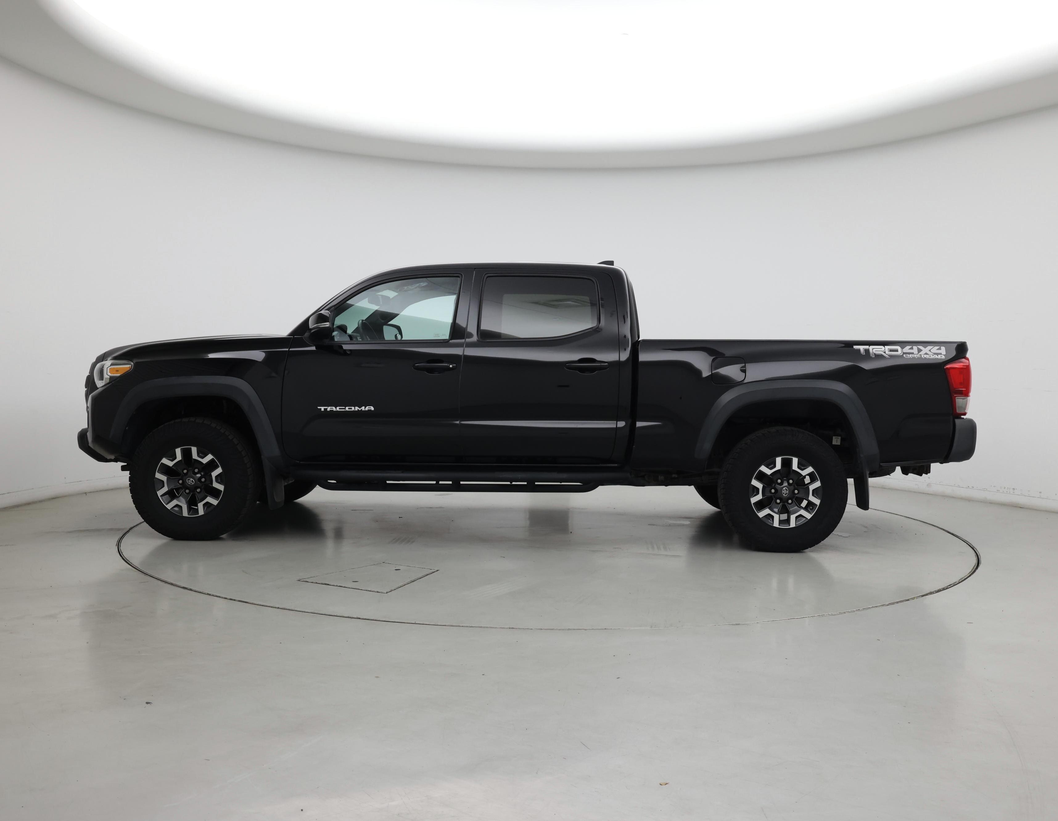 Thumbnail: 2017 Toyota Tacoma - 3