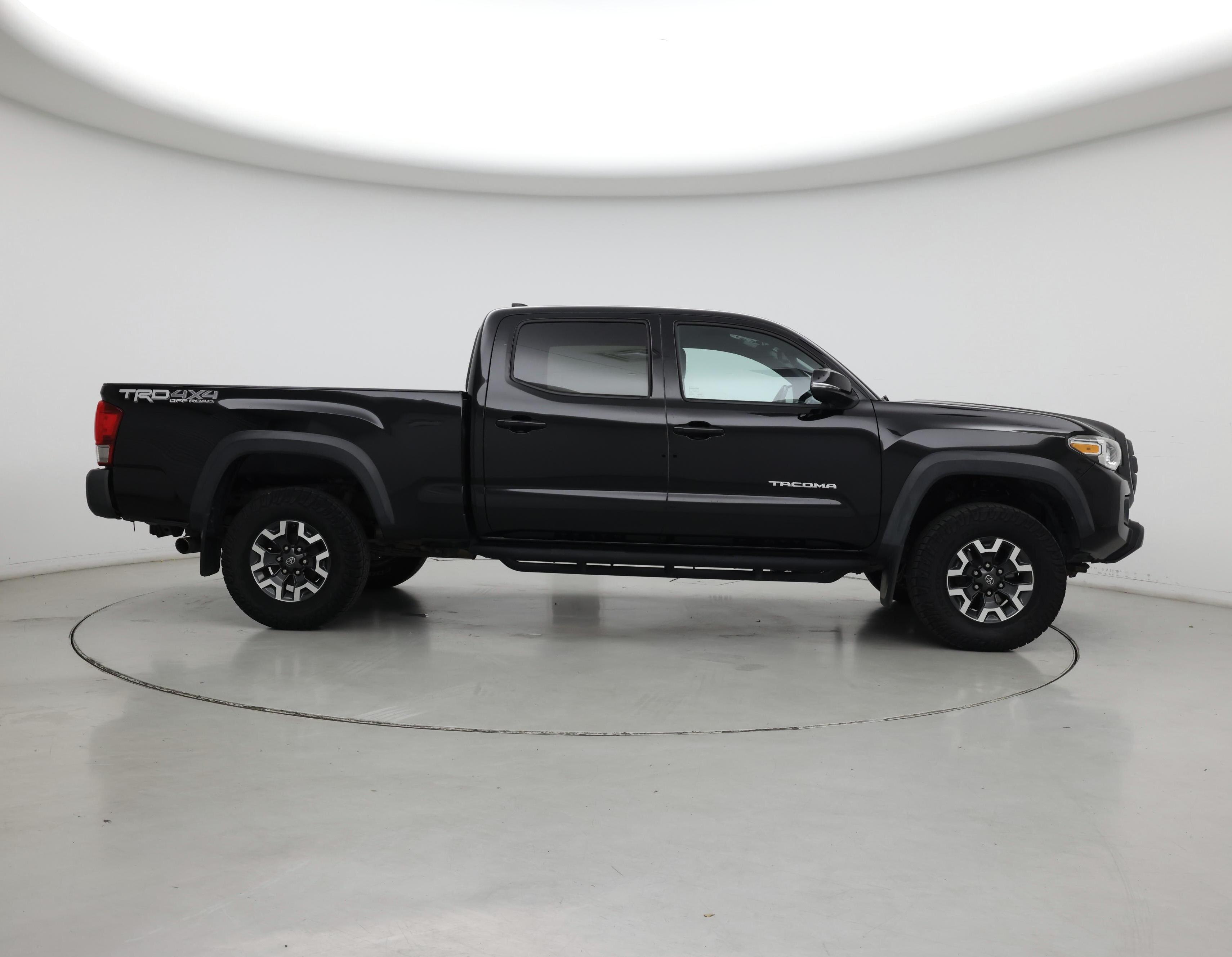 Thumbnail: 2017 Toyota Tacoma - 7