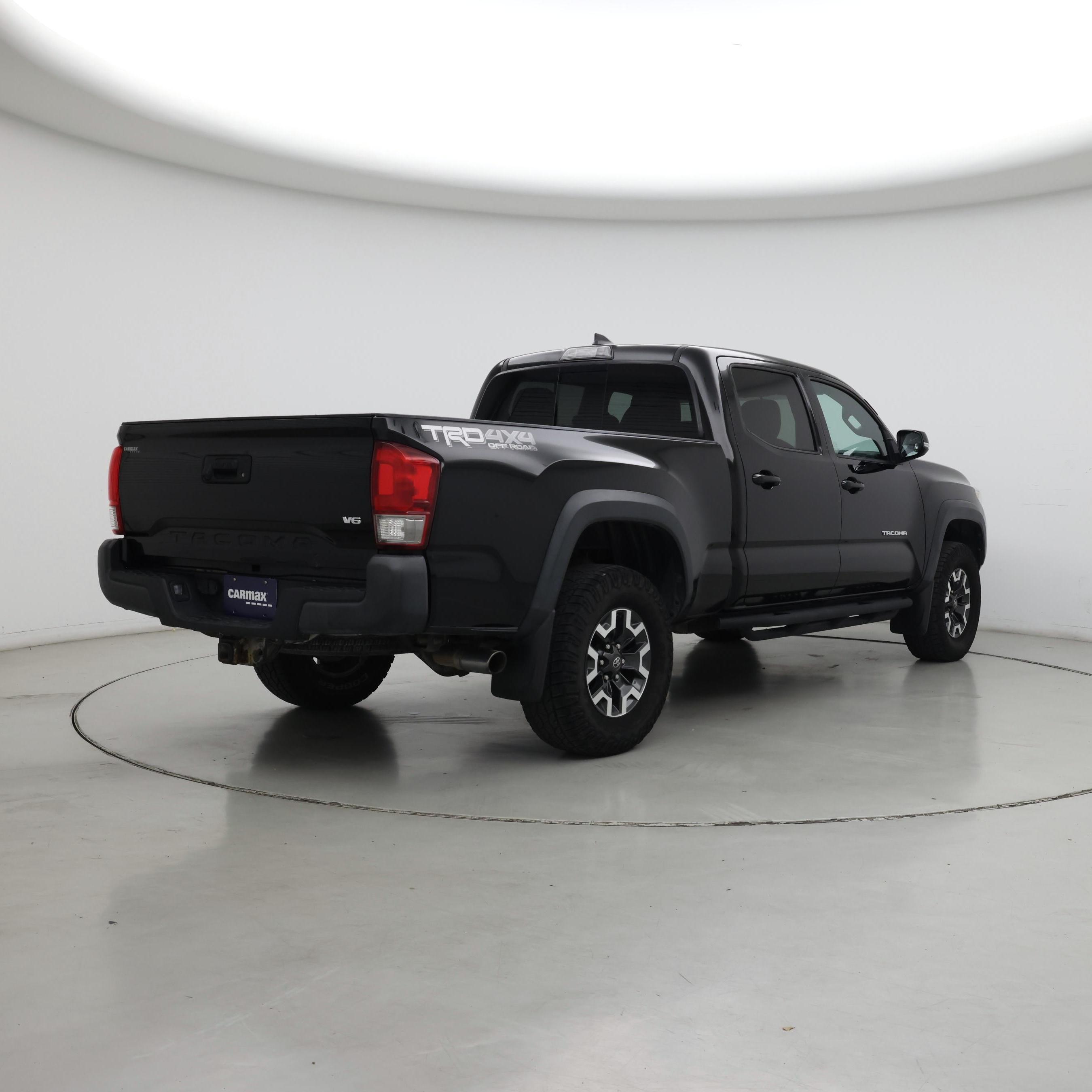 Thumbnail: 2017 Toyota Tacoma - 8