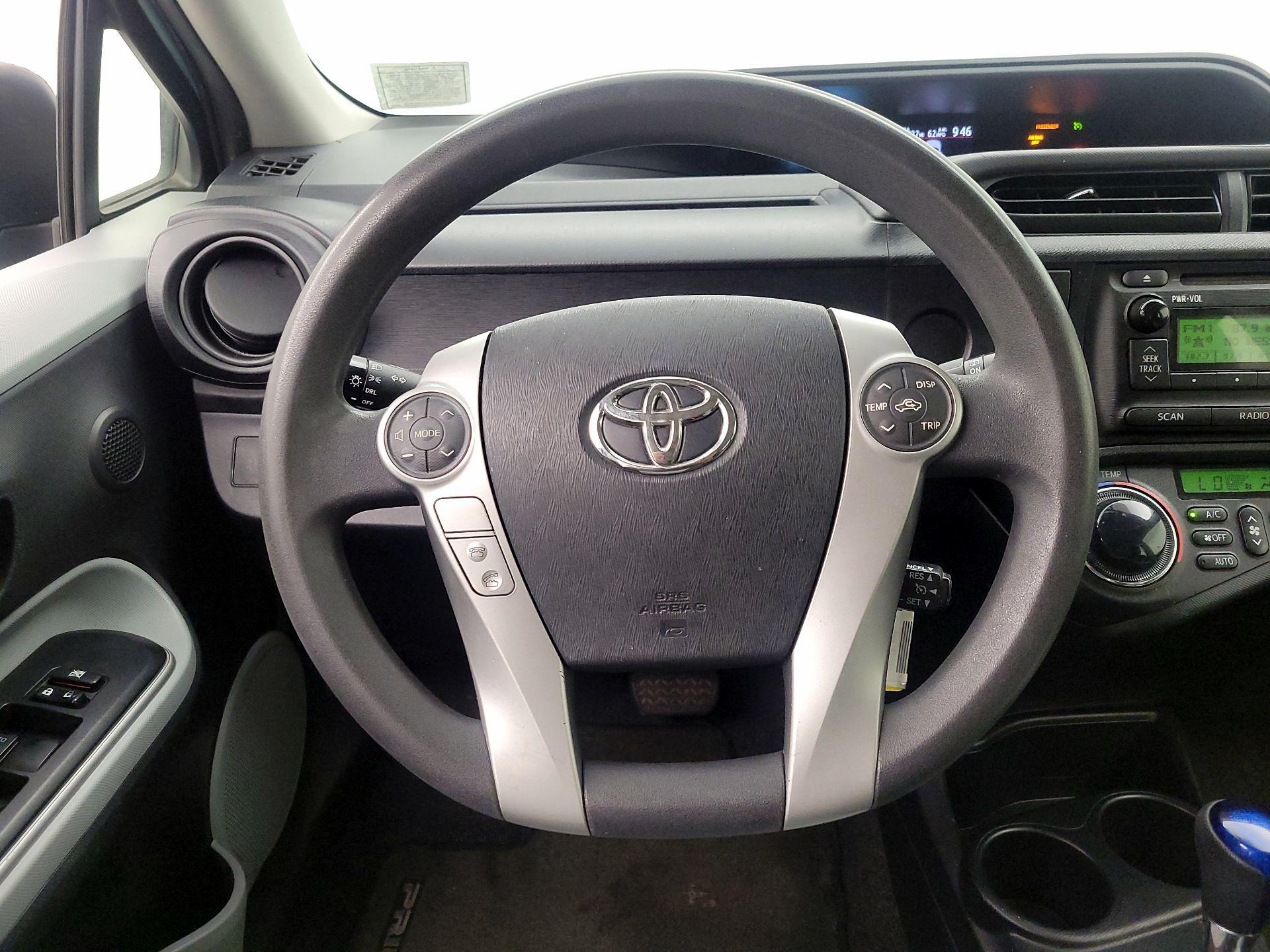 Thumbnail: 2014 Toyota Prius c - 10
