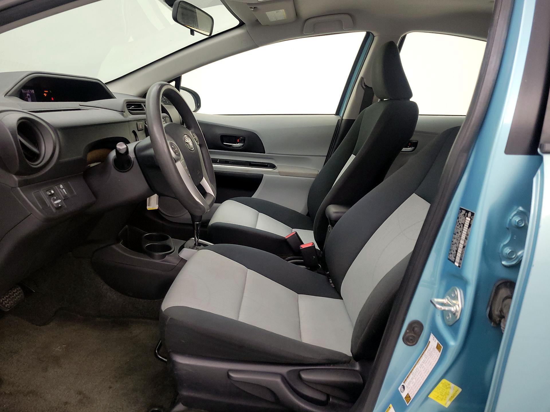 Thumbnail: 2014 Toyota Prius c - 11