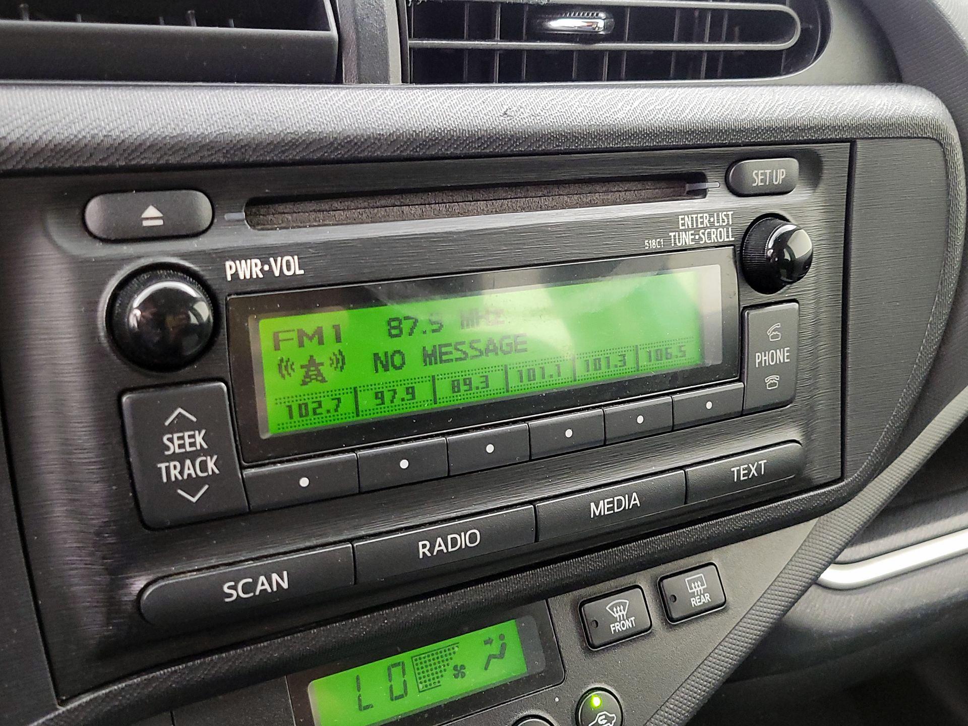 Thumbnail: 2014 Toyota Prius c - 14