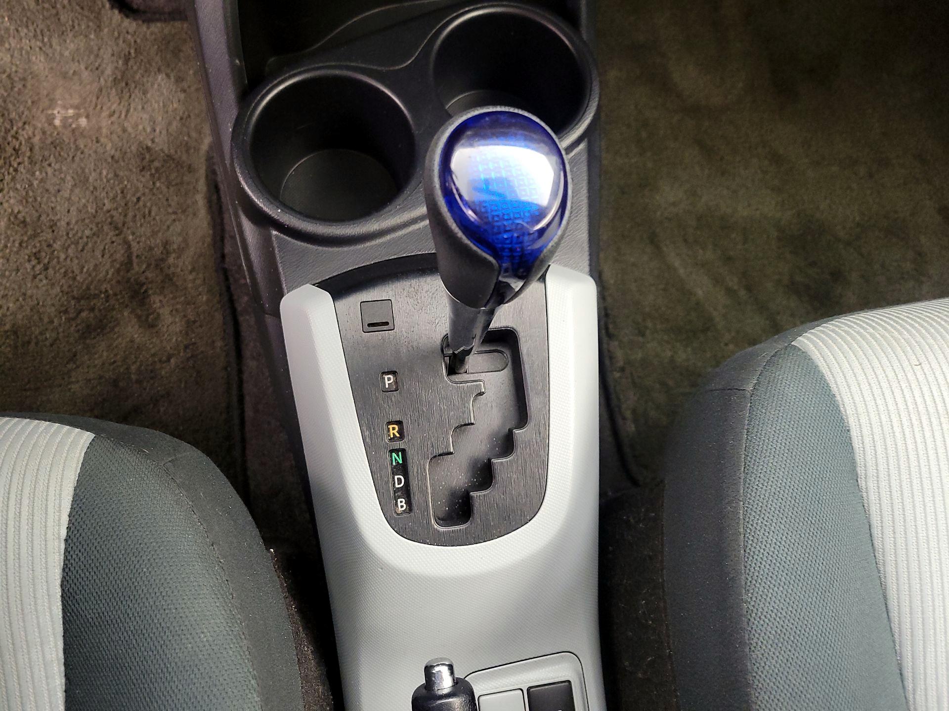 Thumbnail: 2014 Toyota Prius c - 16