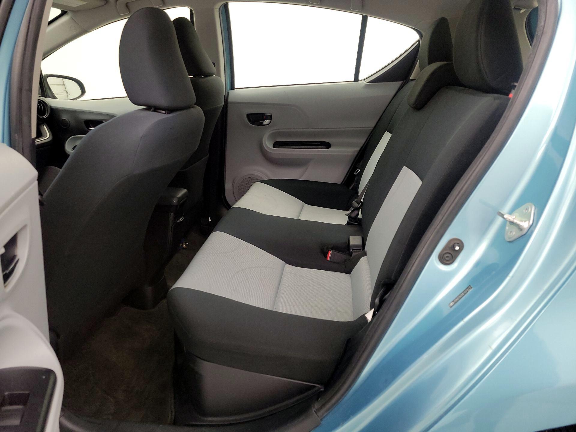 Thumbnail: 2014 Toyota Prius c - 18