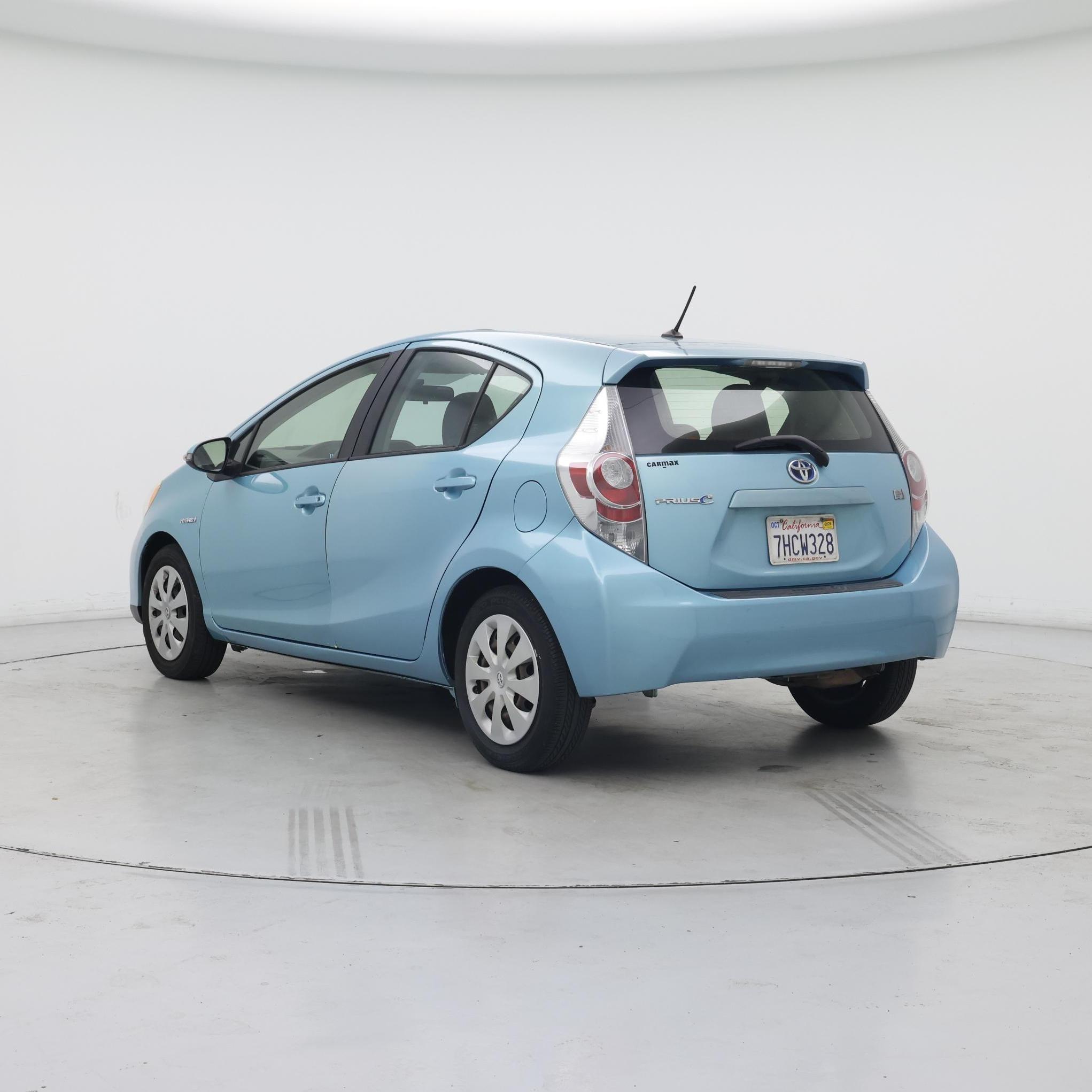 Thumbnail: 2014 Toyota Prius c - 2