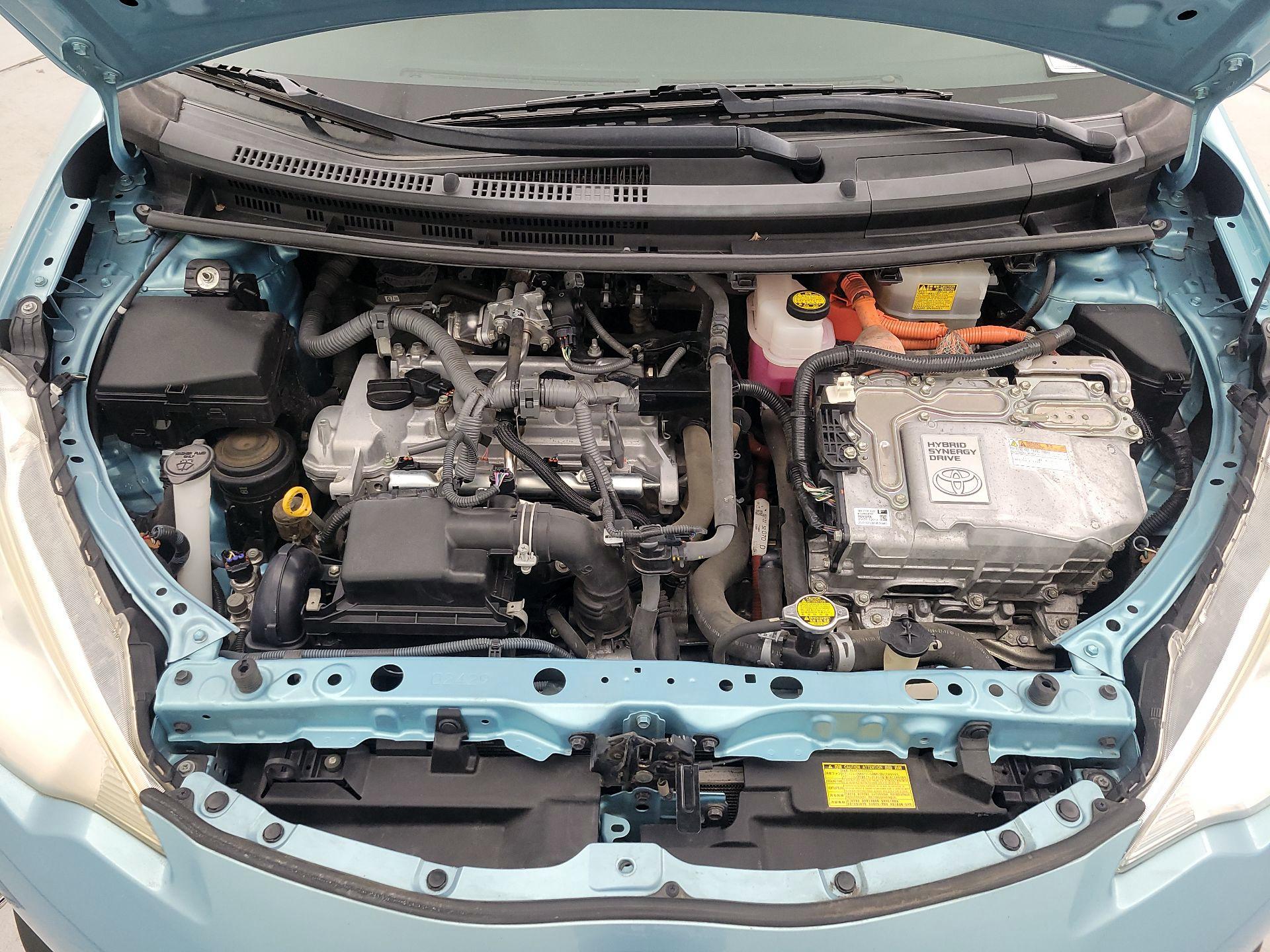 Thumbnail: 2014 Toyota Prius c - 20