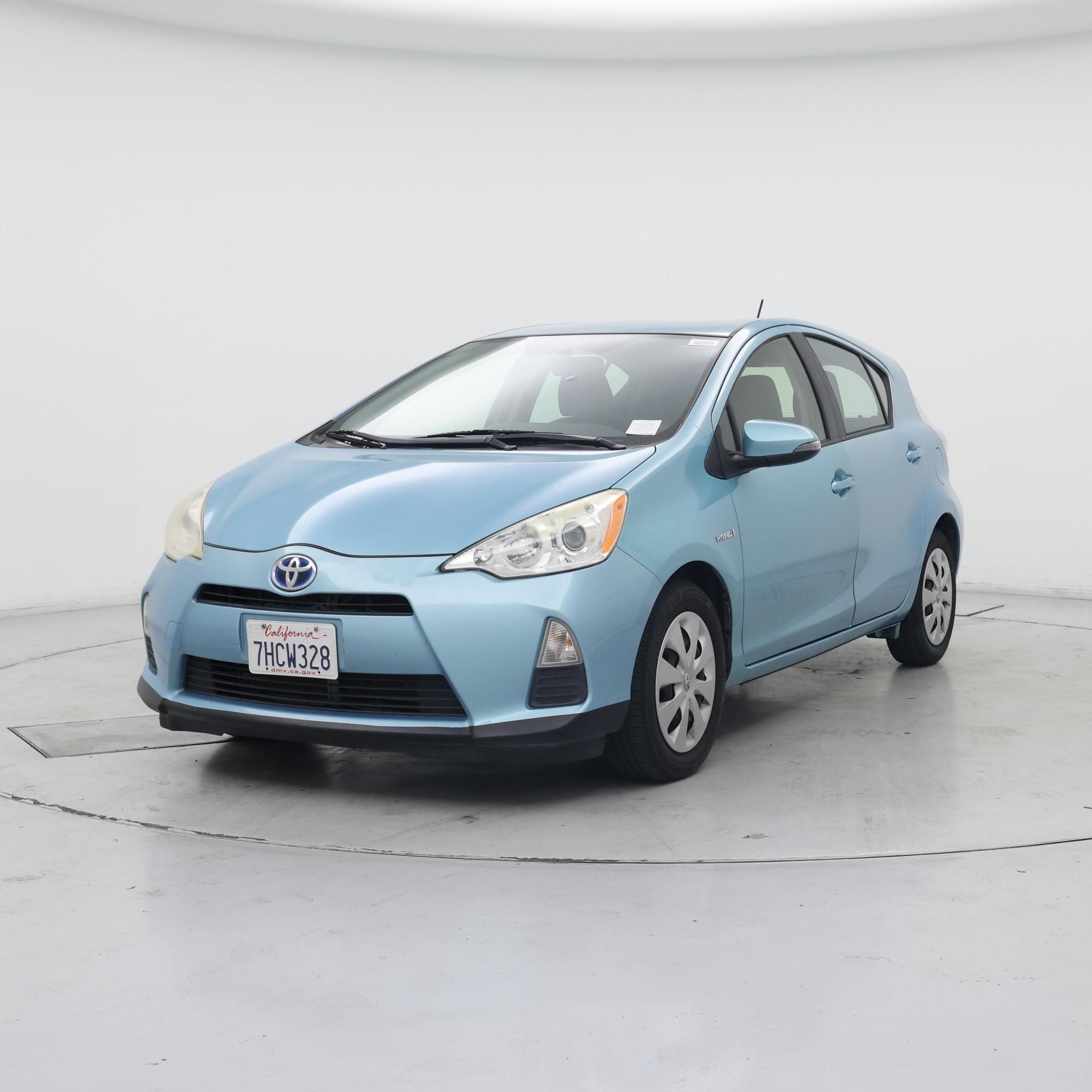 Thumbnail: 2014 Toyota Prius c - 4