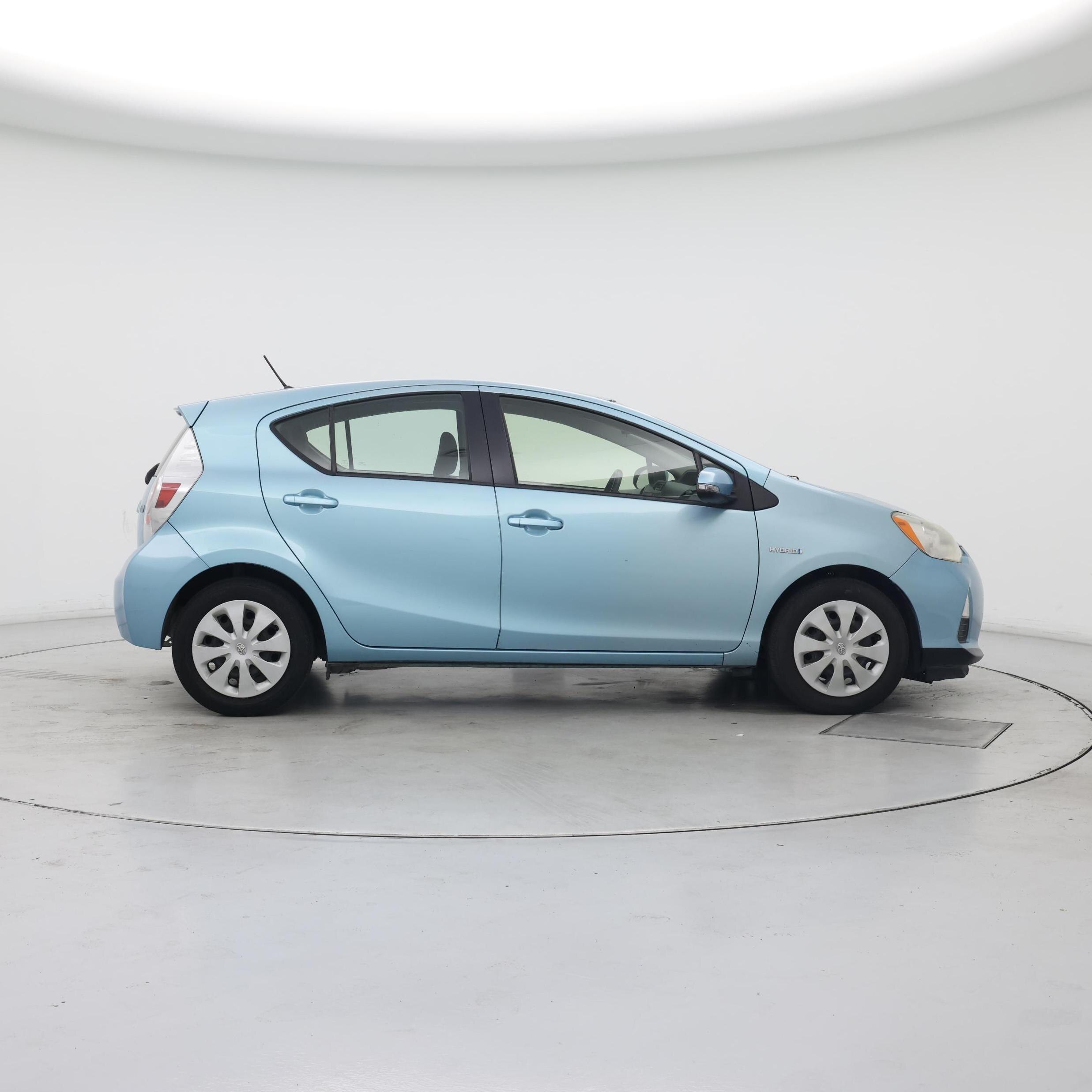 Thumbnail: 2014 Toyota Prius c - 7