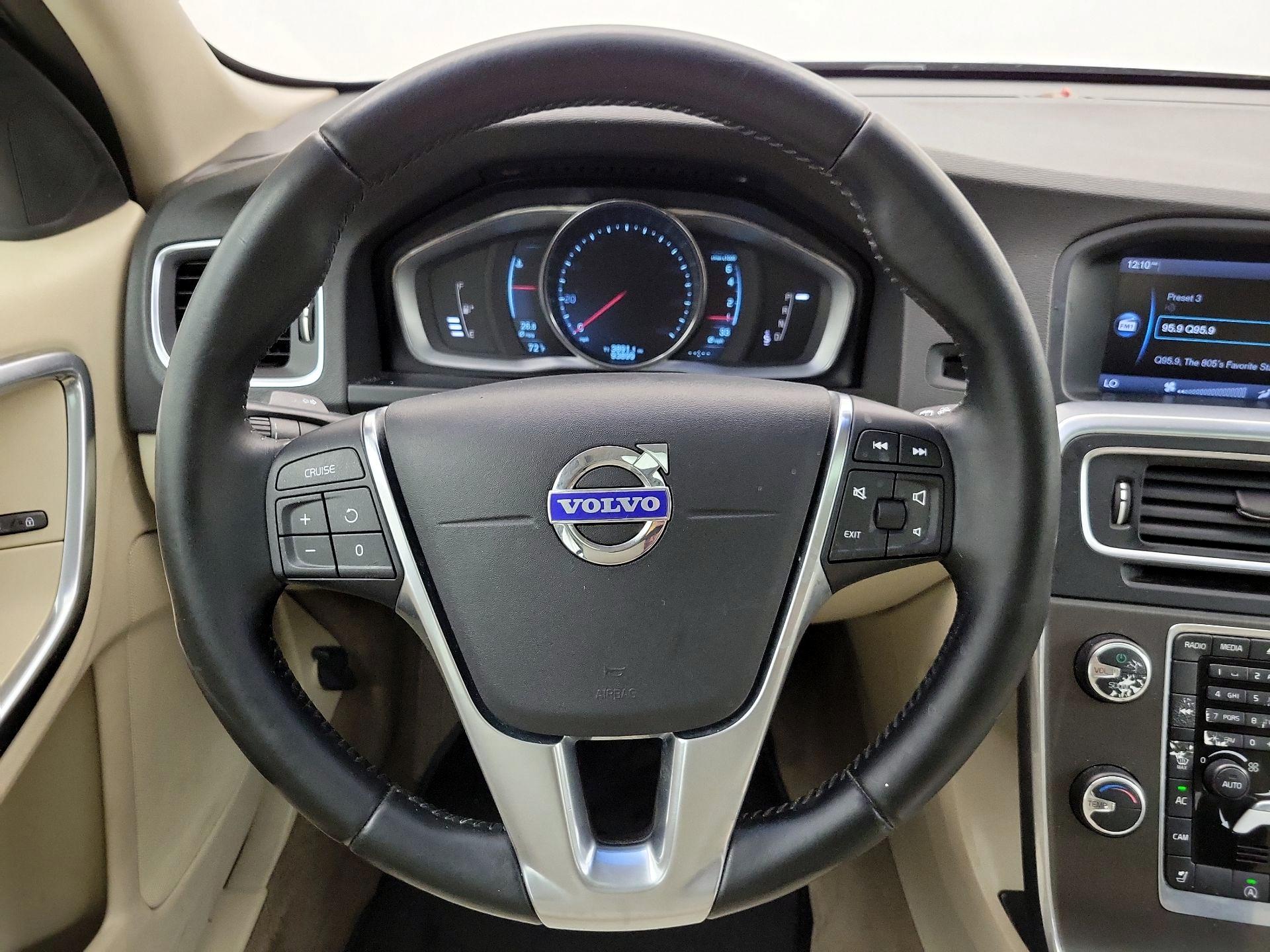 Thumbnail: 2015 Volvo V60 - 10