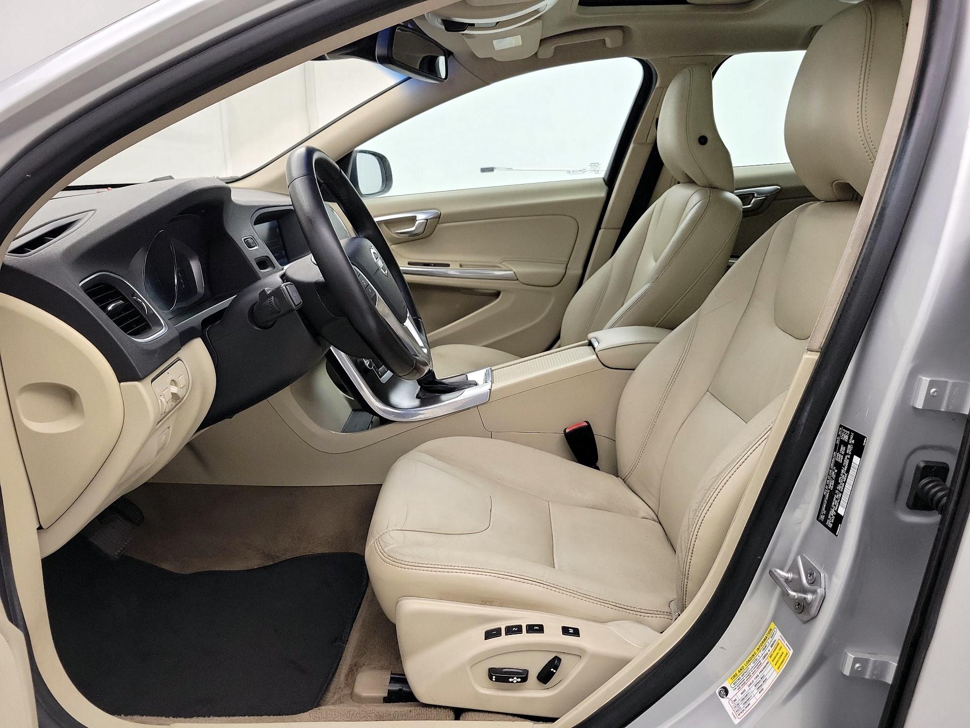 Thumbnail: 2015 Volvo V60 - 11