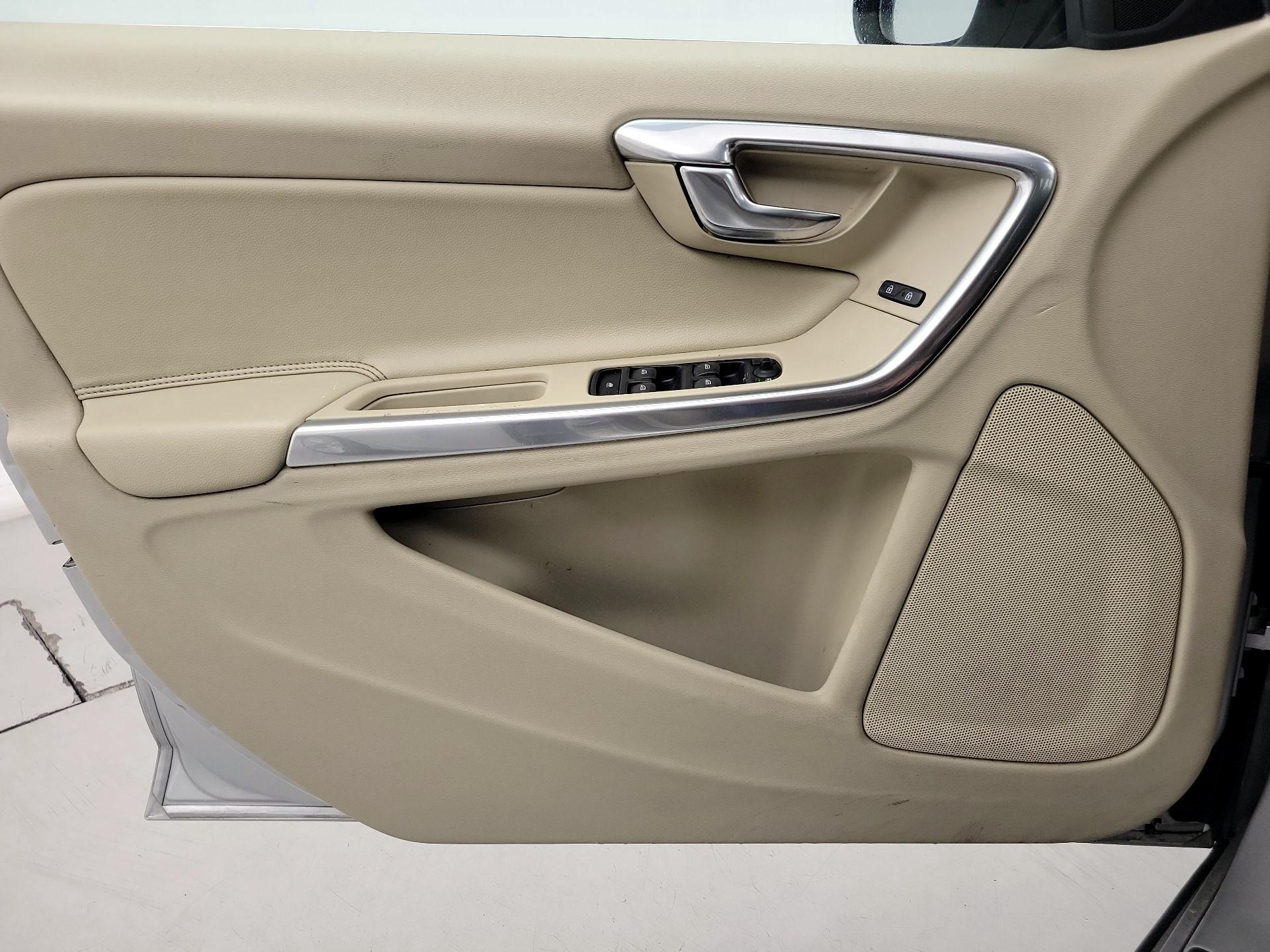 Thumbnail: 2015 Volvo V60 - 12