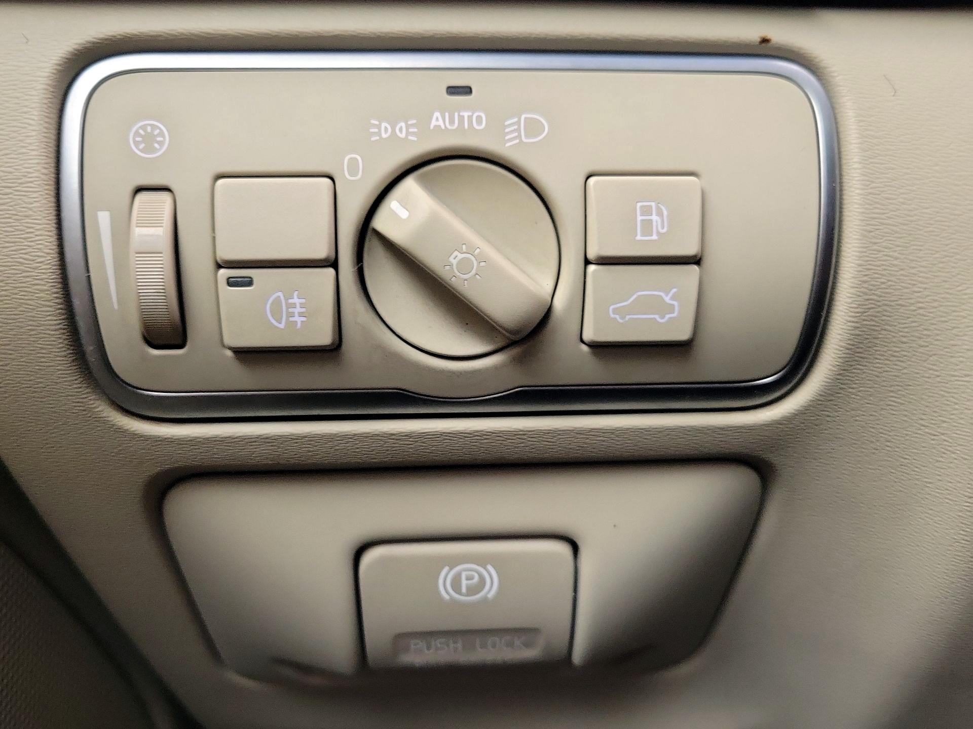 Thumbnail: 2015 Volvo V60 - 13