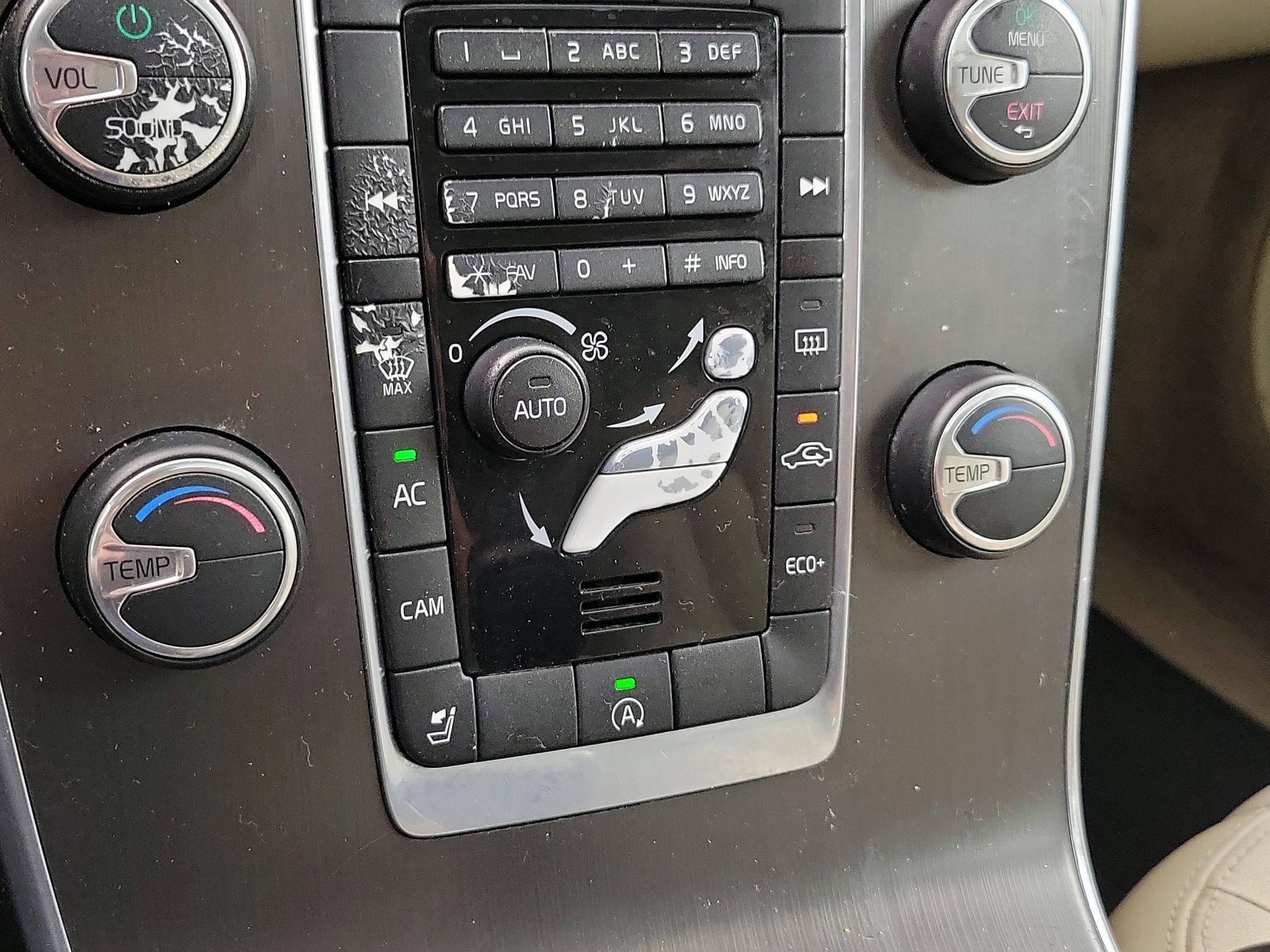 Thumbnail: 2015 Volvo V60 - 16