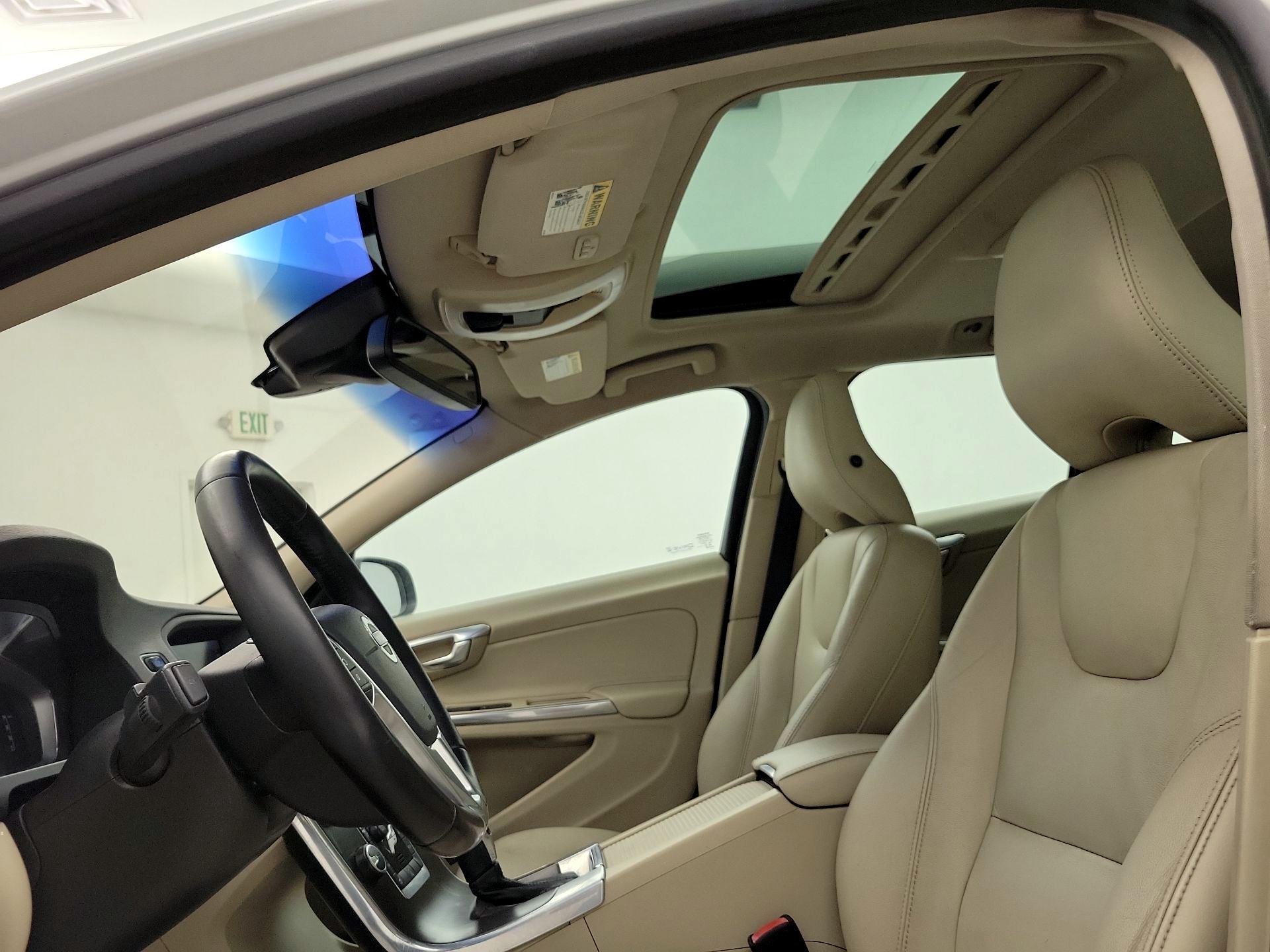 Thumbnail: 2015 Volvo V60 - 19