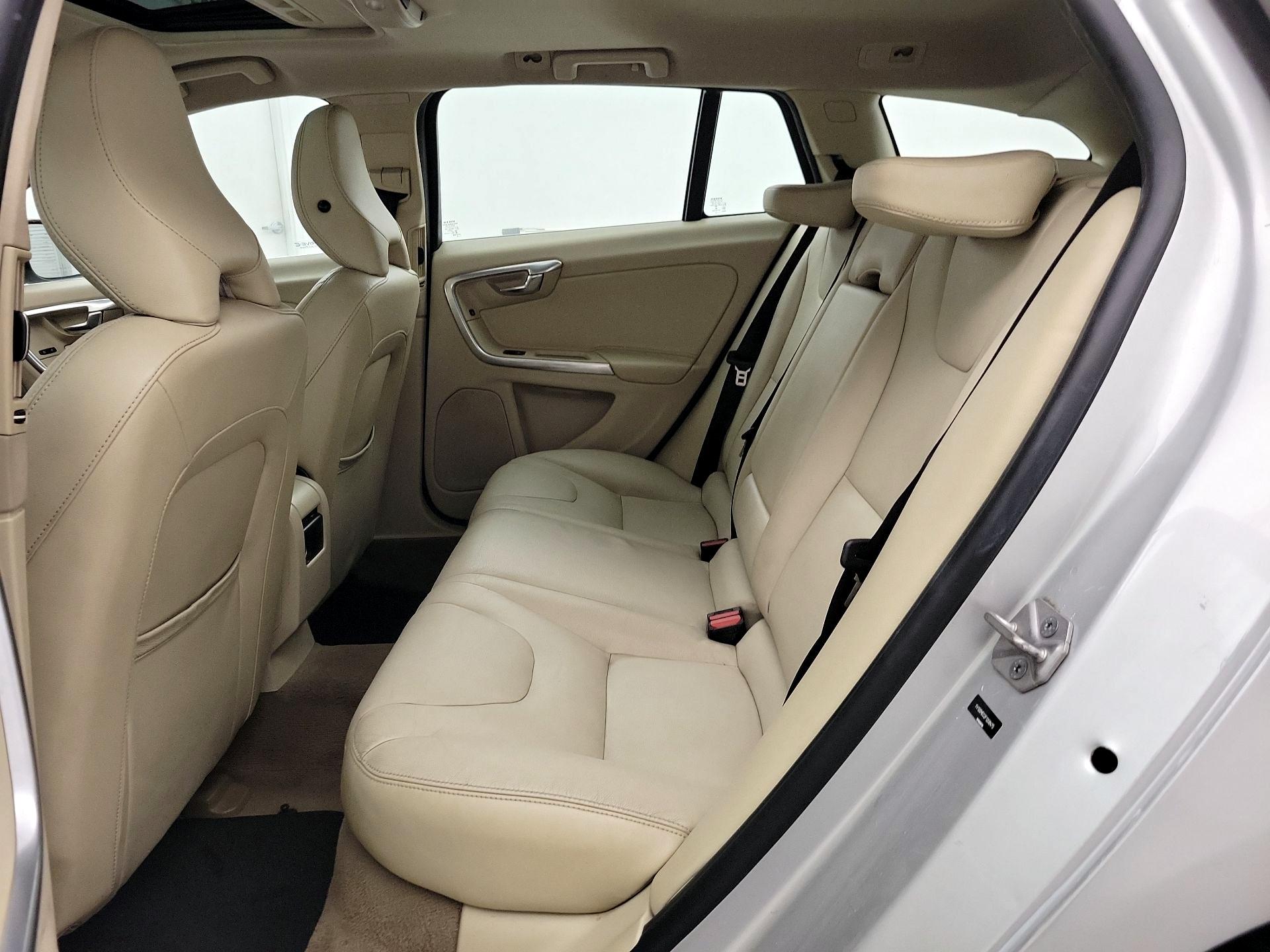 Thumbnail: 2015 Volvo V60 - 20