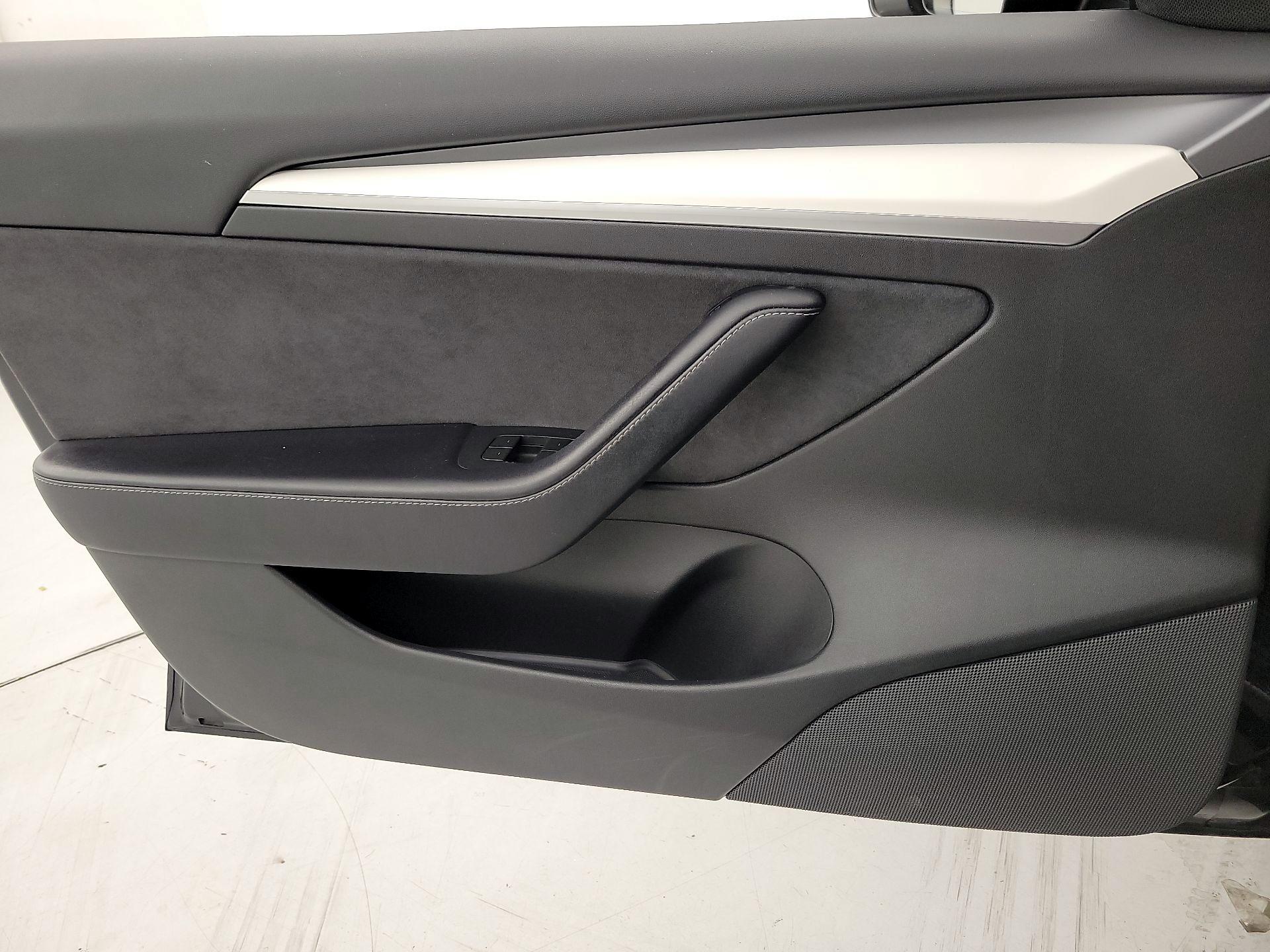 Thumbnail: 2022 Tesla Model 3 - 12
