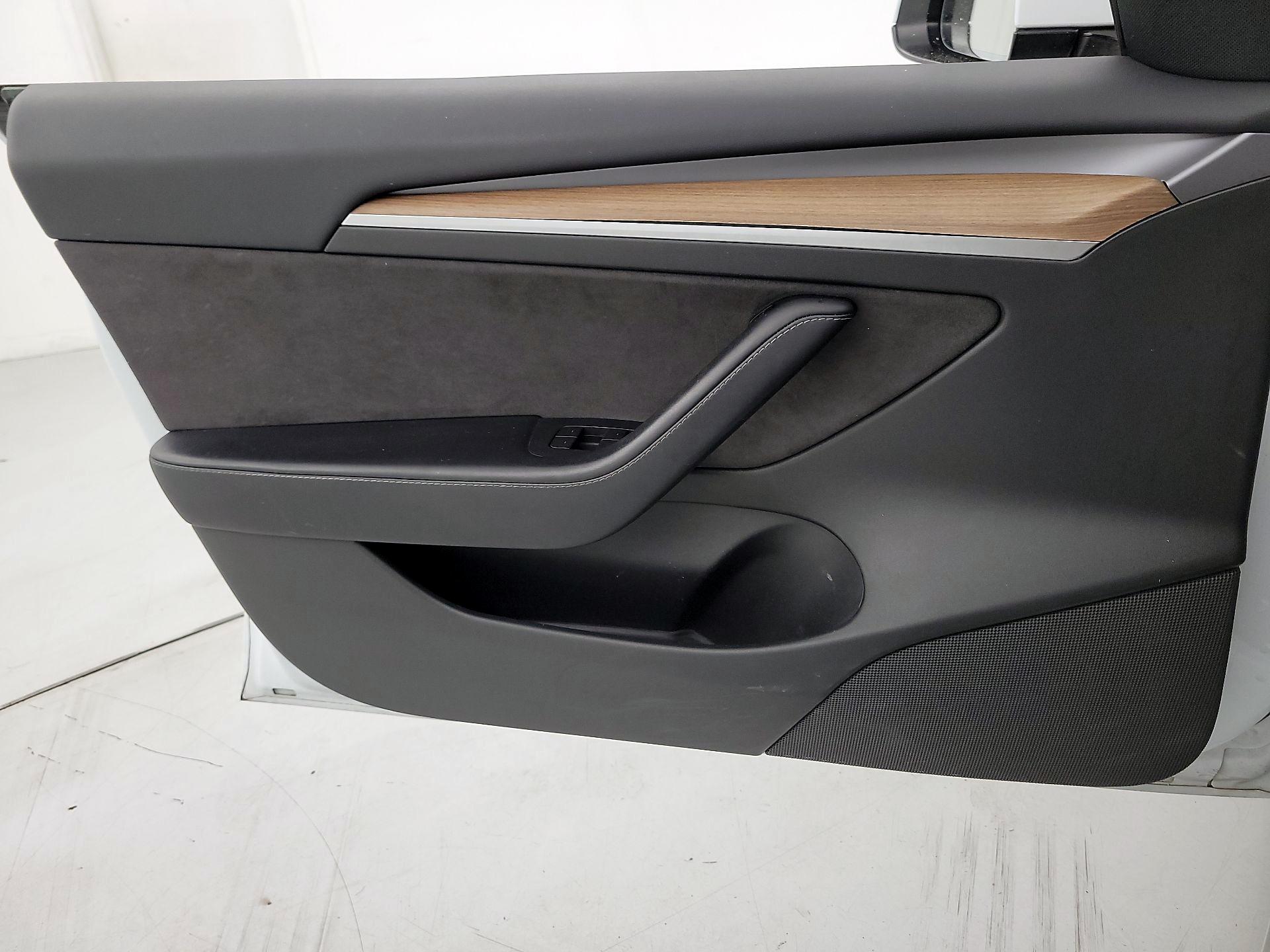 Thumbnail: 2022 Tesla Model 3 - 12