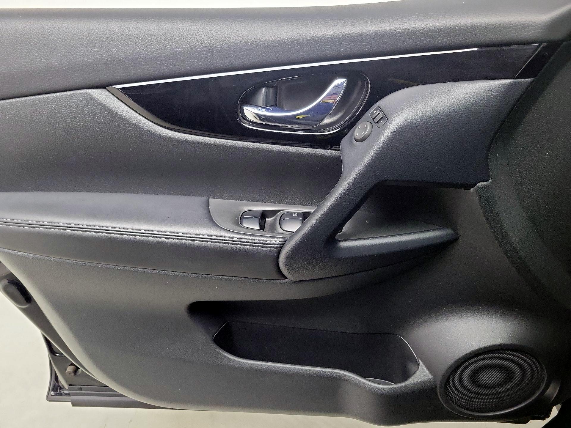 Thumbnail: 2022 Nissan Rogue Sport - 12