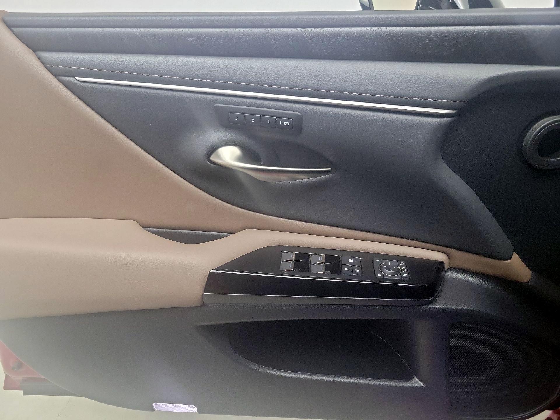 Thumbnail: 2024 Lexus ES - 12