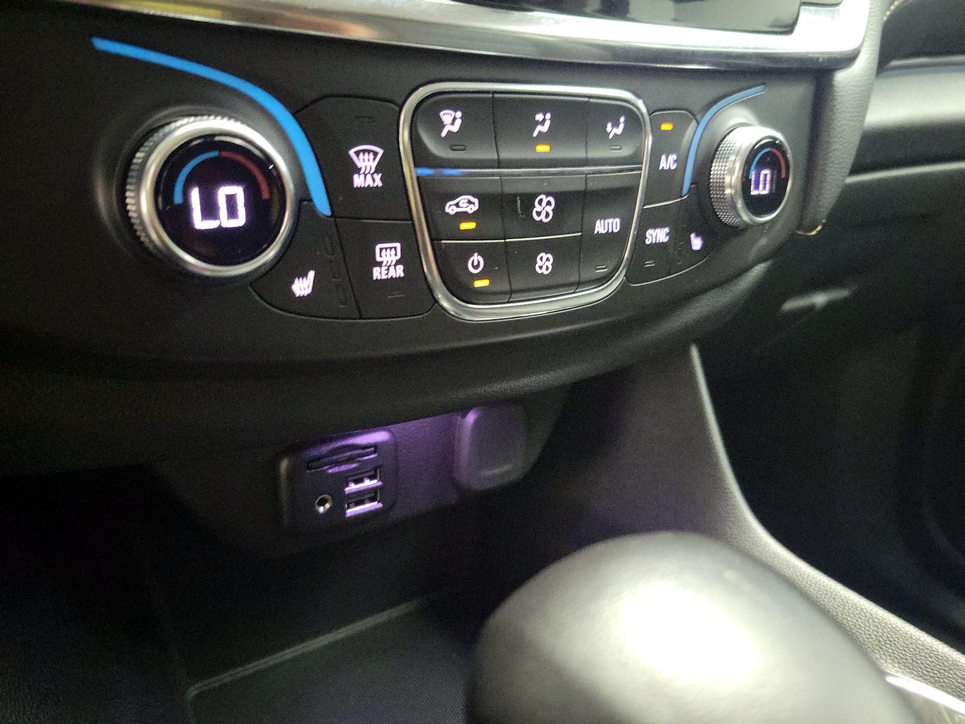 Thumbnail: 2021 Chevrolet Traverse - 16
