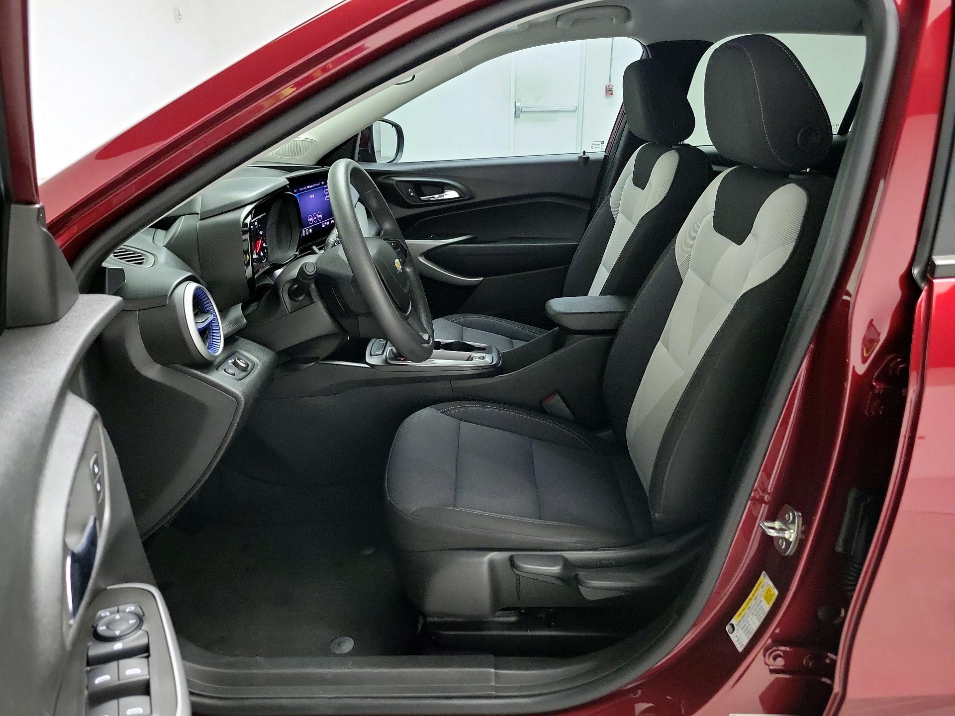 Thumbnail: 2024 Chevrolet Trax - 11