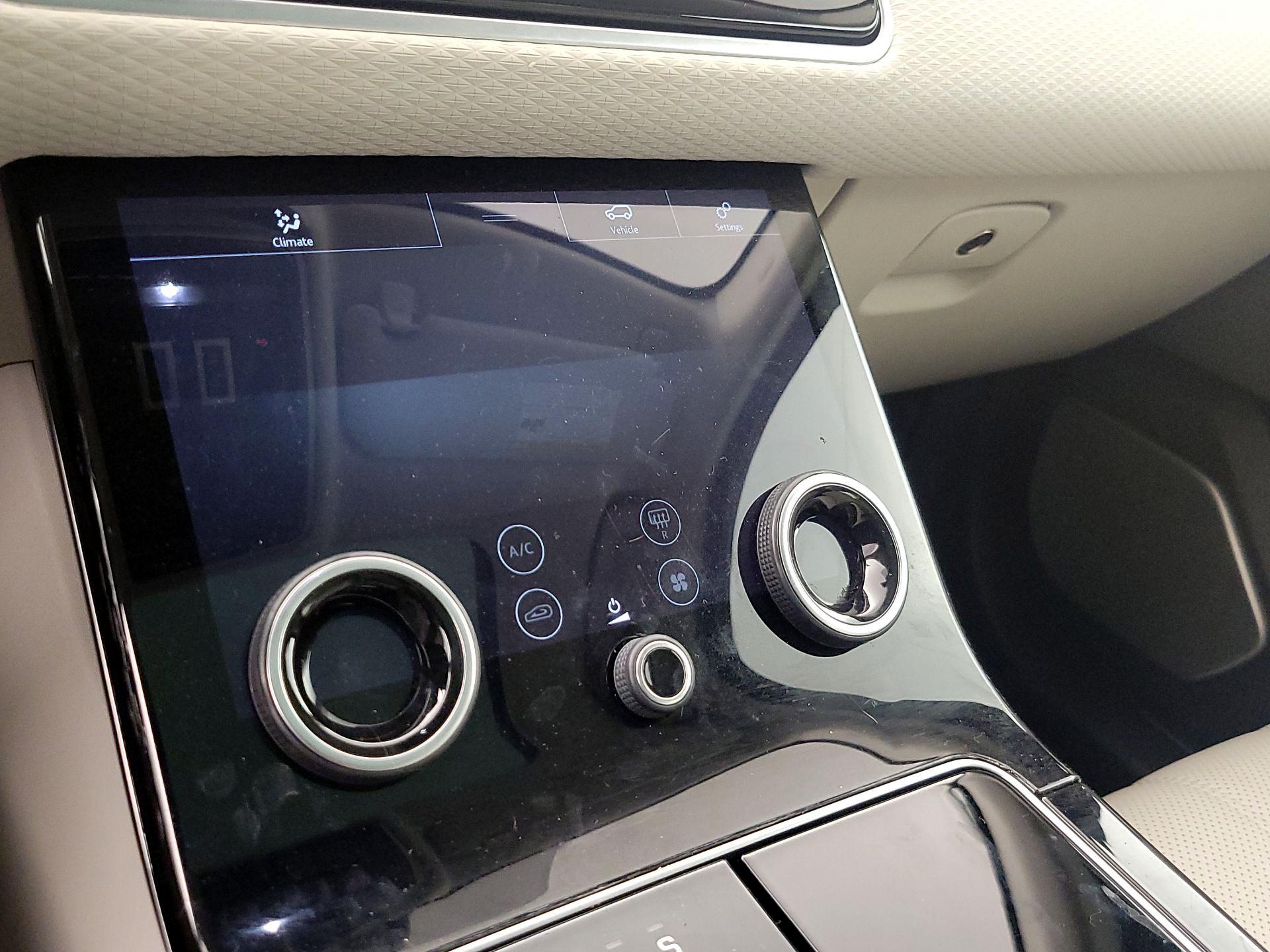Thumbnail: 2020 Land Rover Range Rover Velar - 17