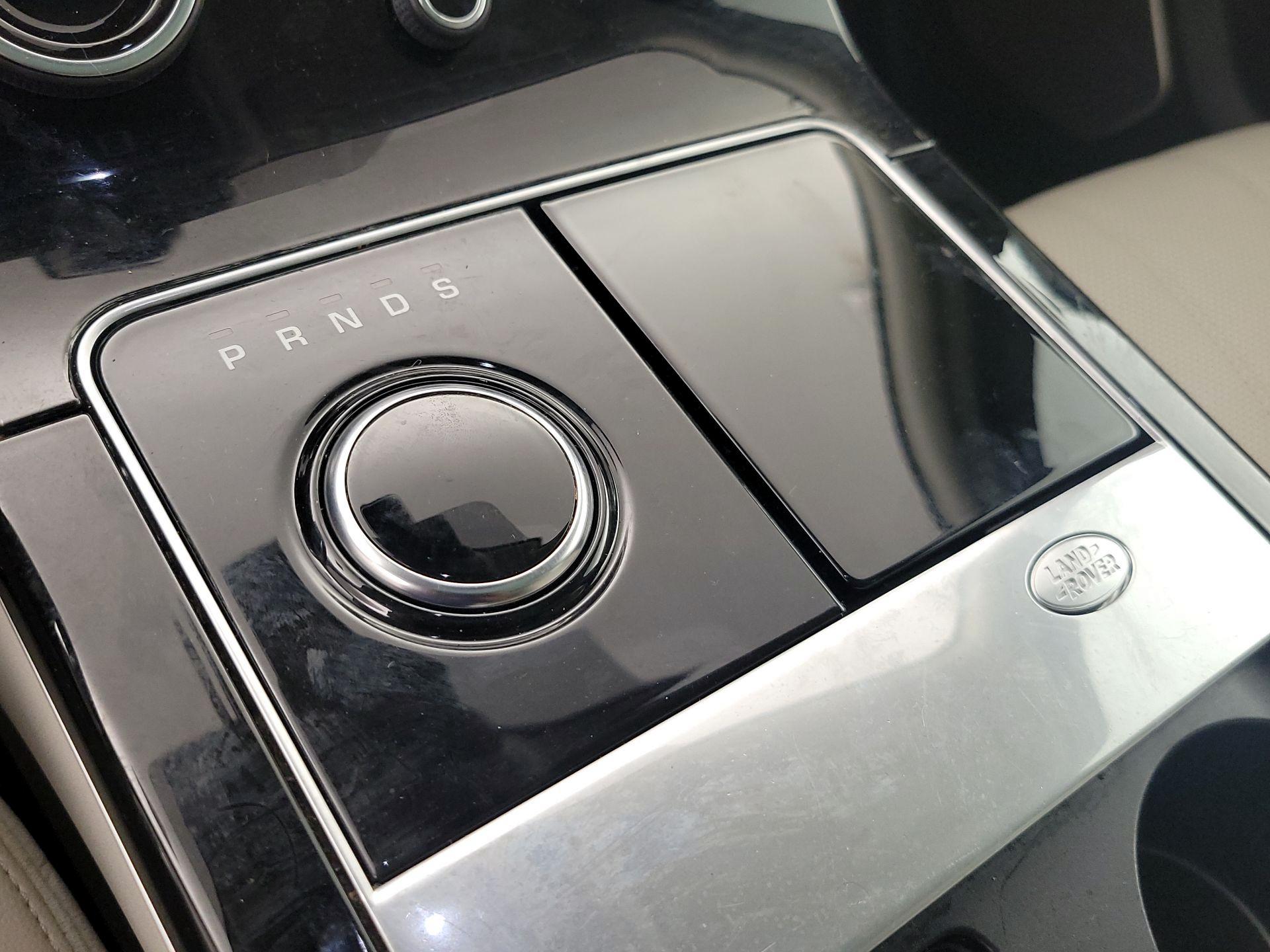Thumbnail: 2020 Land Rover Range Rover Velar - 18