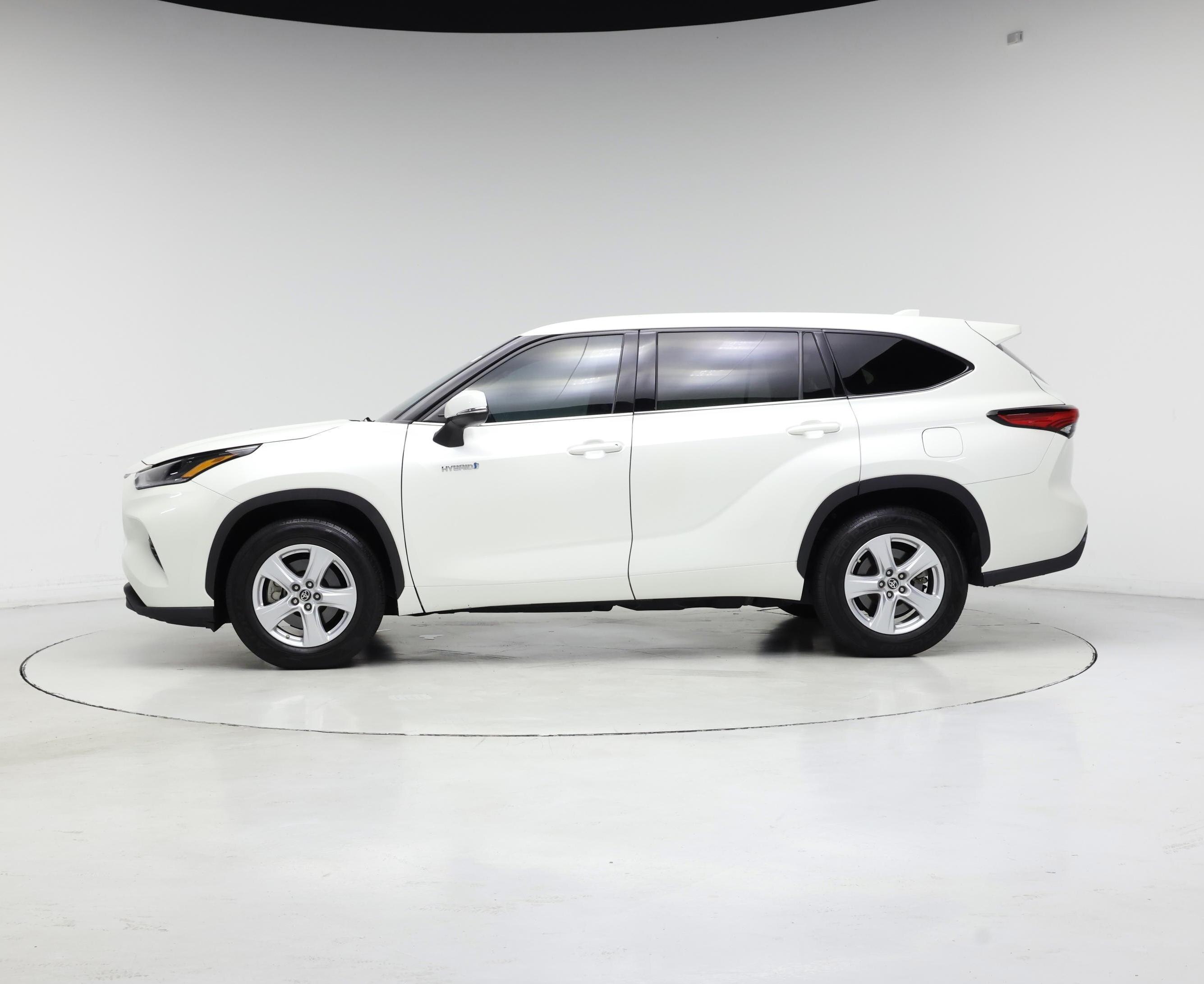 Thumbnail: 2021 Toyota Highlander - 3