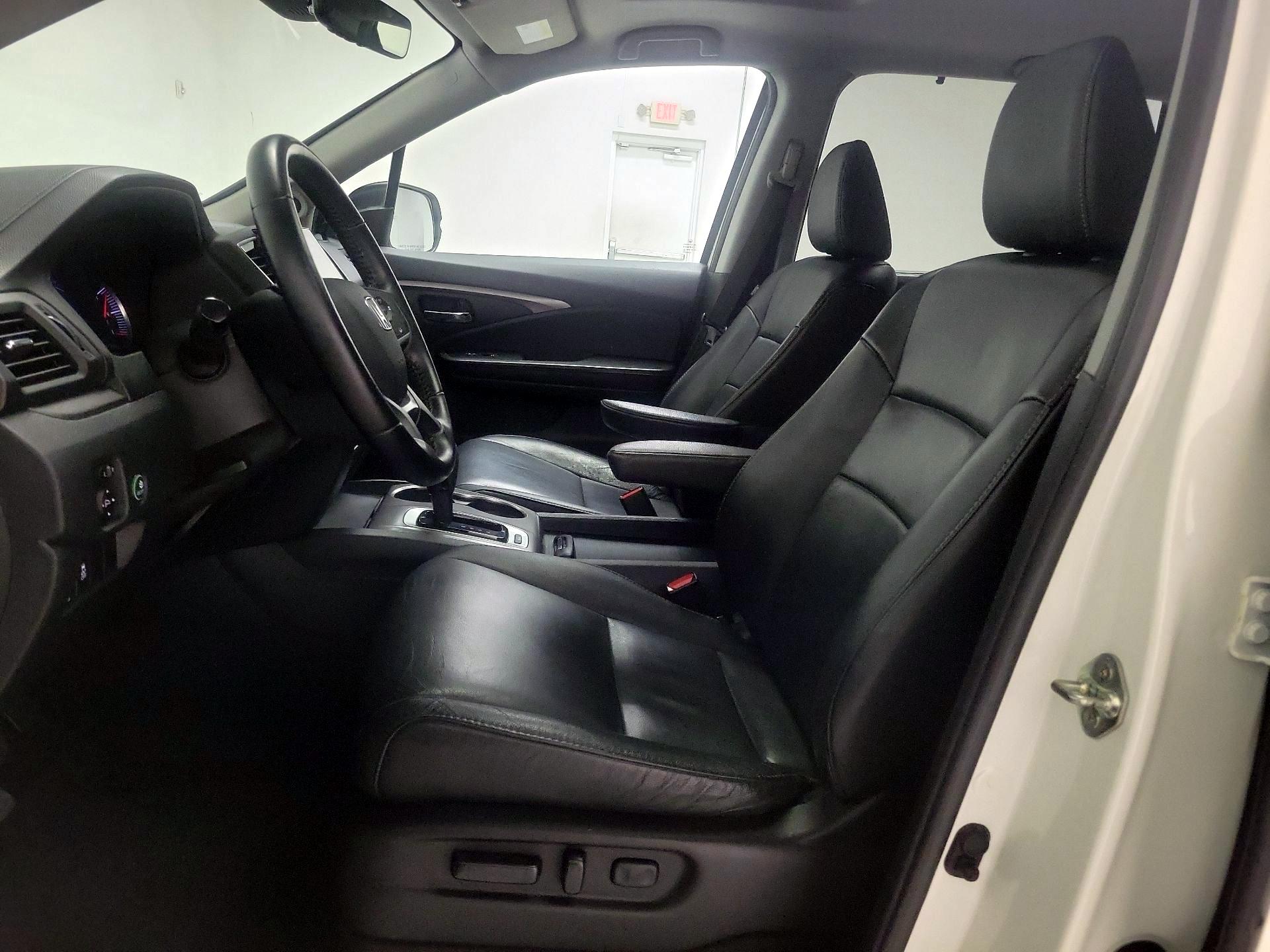 Thumbnail: 2019 Honda Pilot - 11