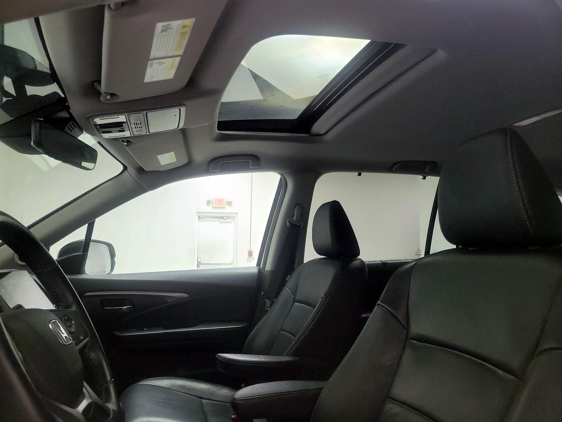 Thumbnail: 2019 Honda Pilot - 19