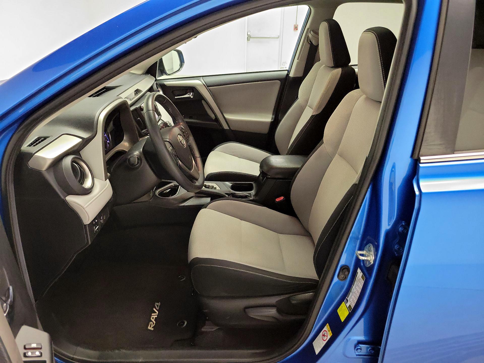 Thumbnail: 2018 Toyota RAV4 - 11