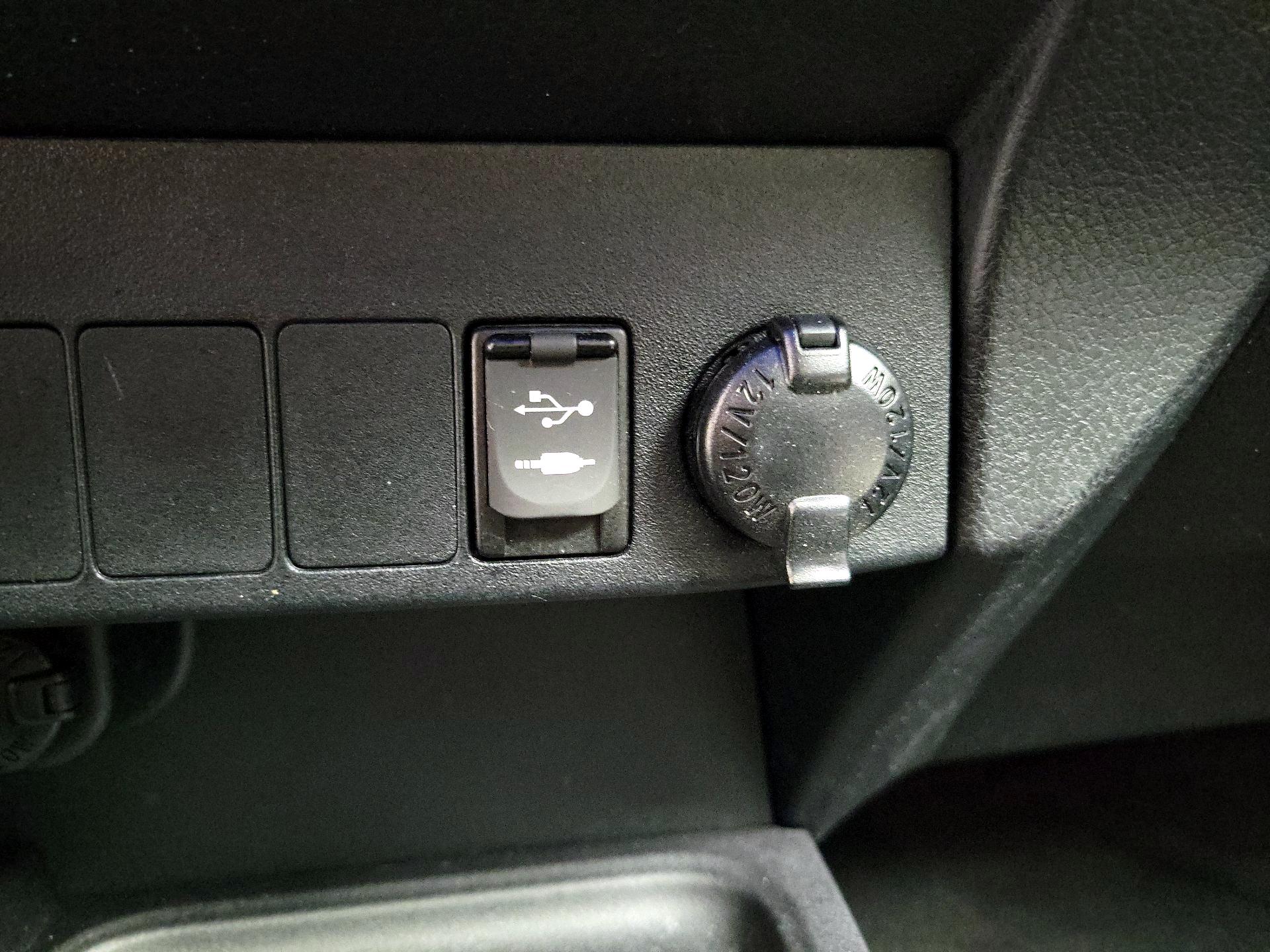 Thumbnail: 2018 Toyota RAV4 - 18