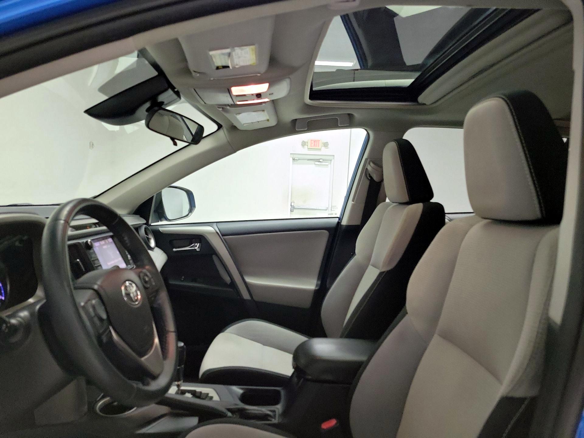 Thumbnail: 2018 Toyota RAV4 - 19