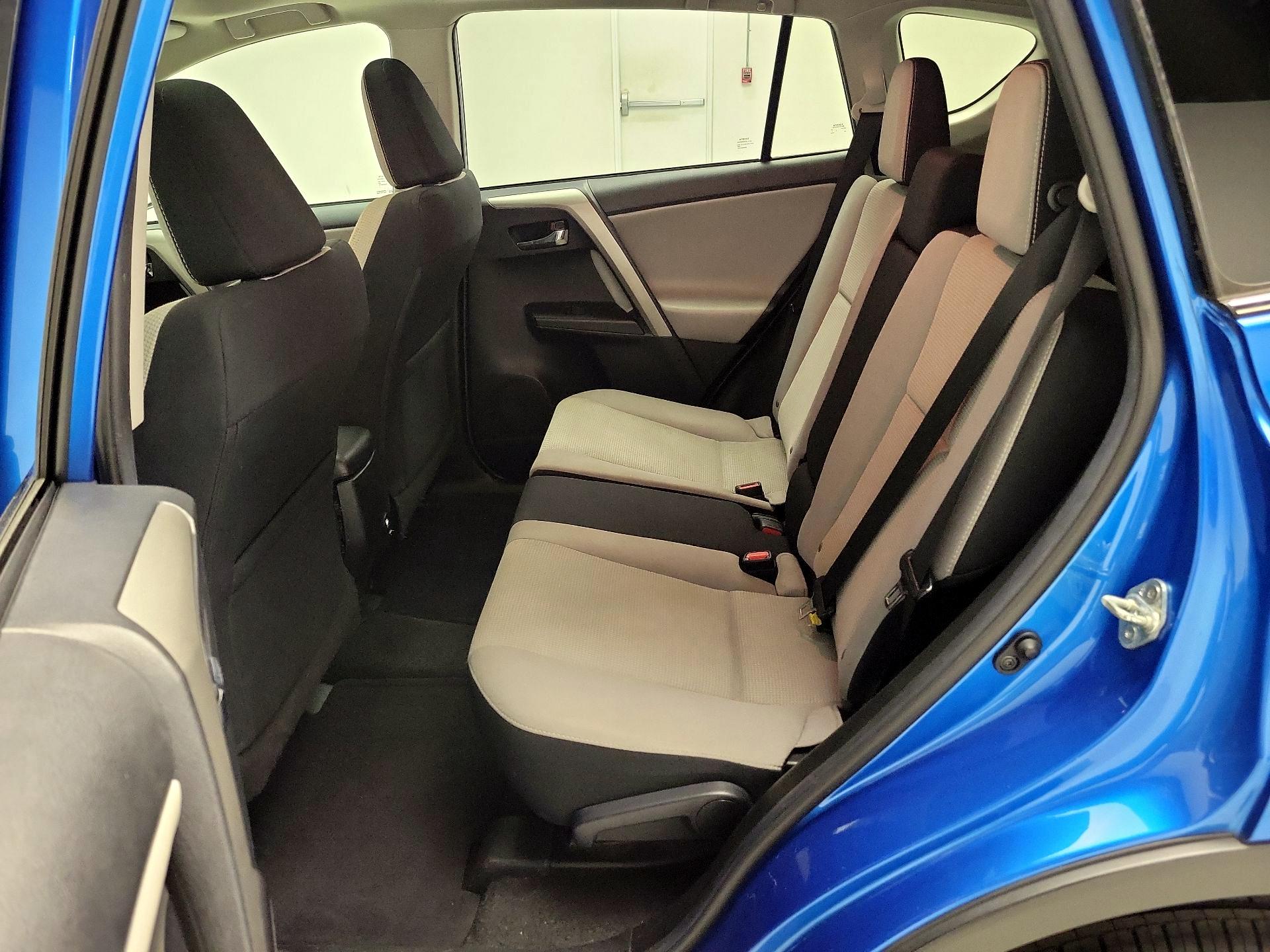 Thumbnail: 2018 Toyota RAV4 - 20