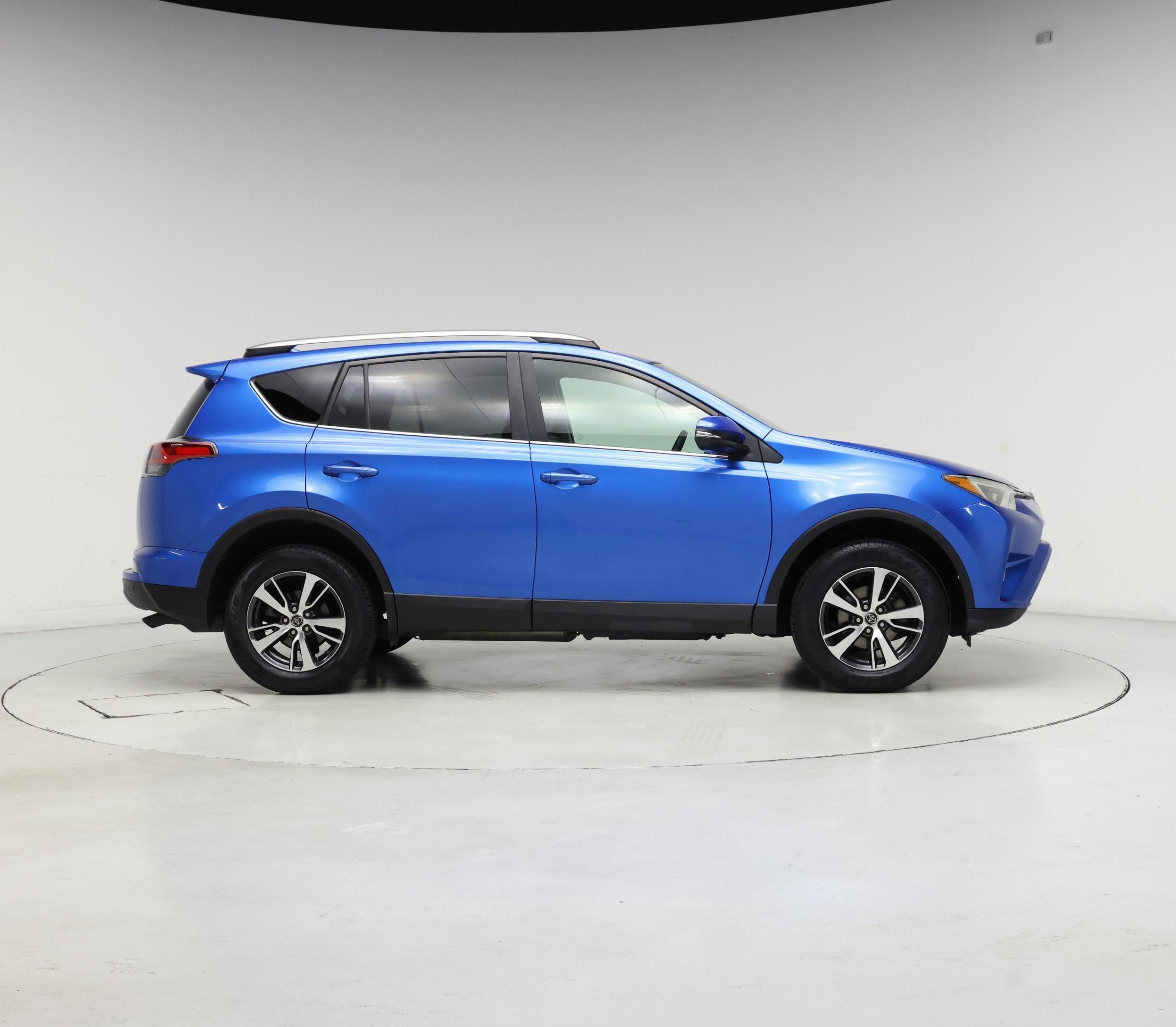 Thumbnail: 2018 Toyota RAV4 - 7