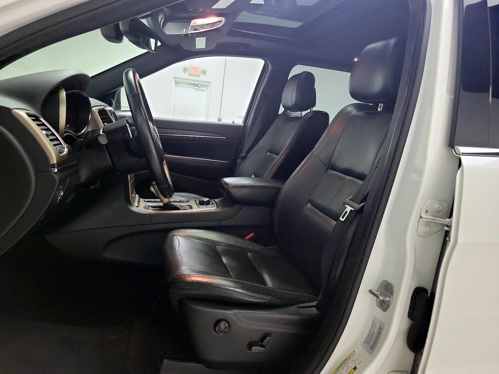 Thumbnail: 2016 Jeep Grand Cherokee - 11