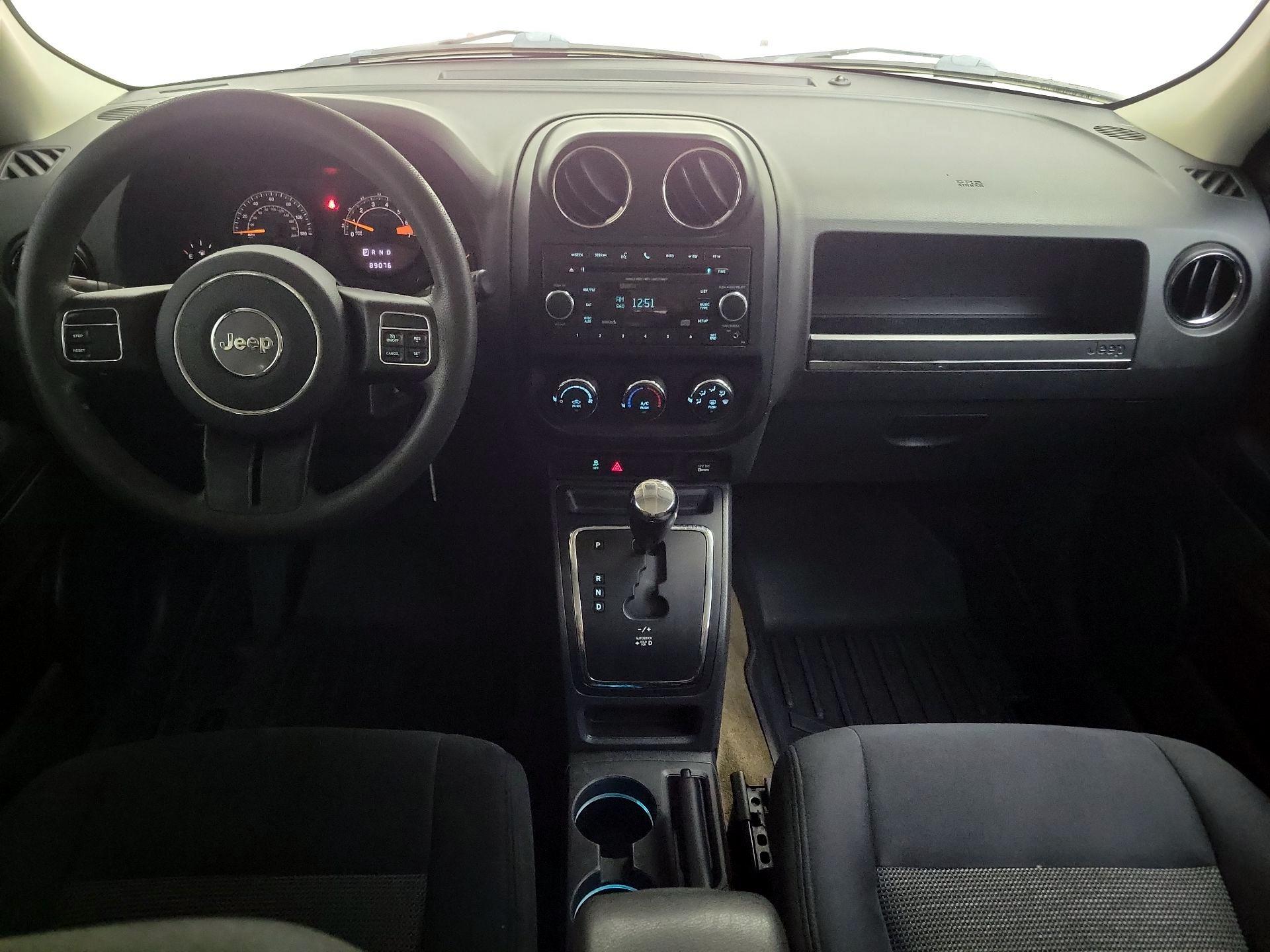 Thumbnail: 2016 Jeep Patriot - 9