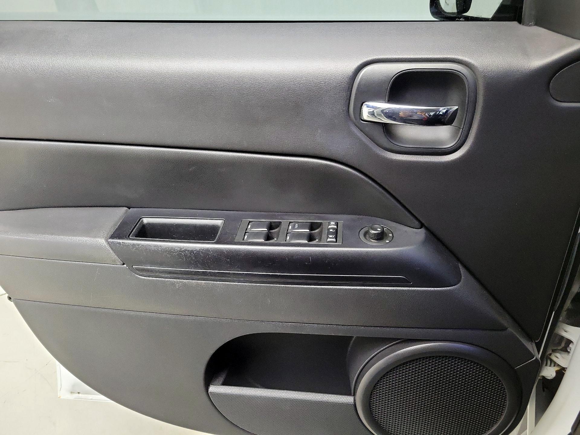 Thumbnail: 2016 Jeep Patriot - 12