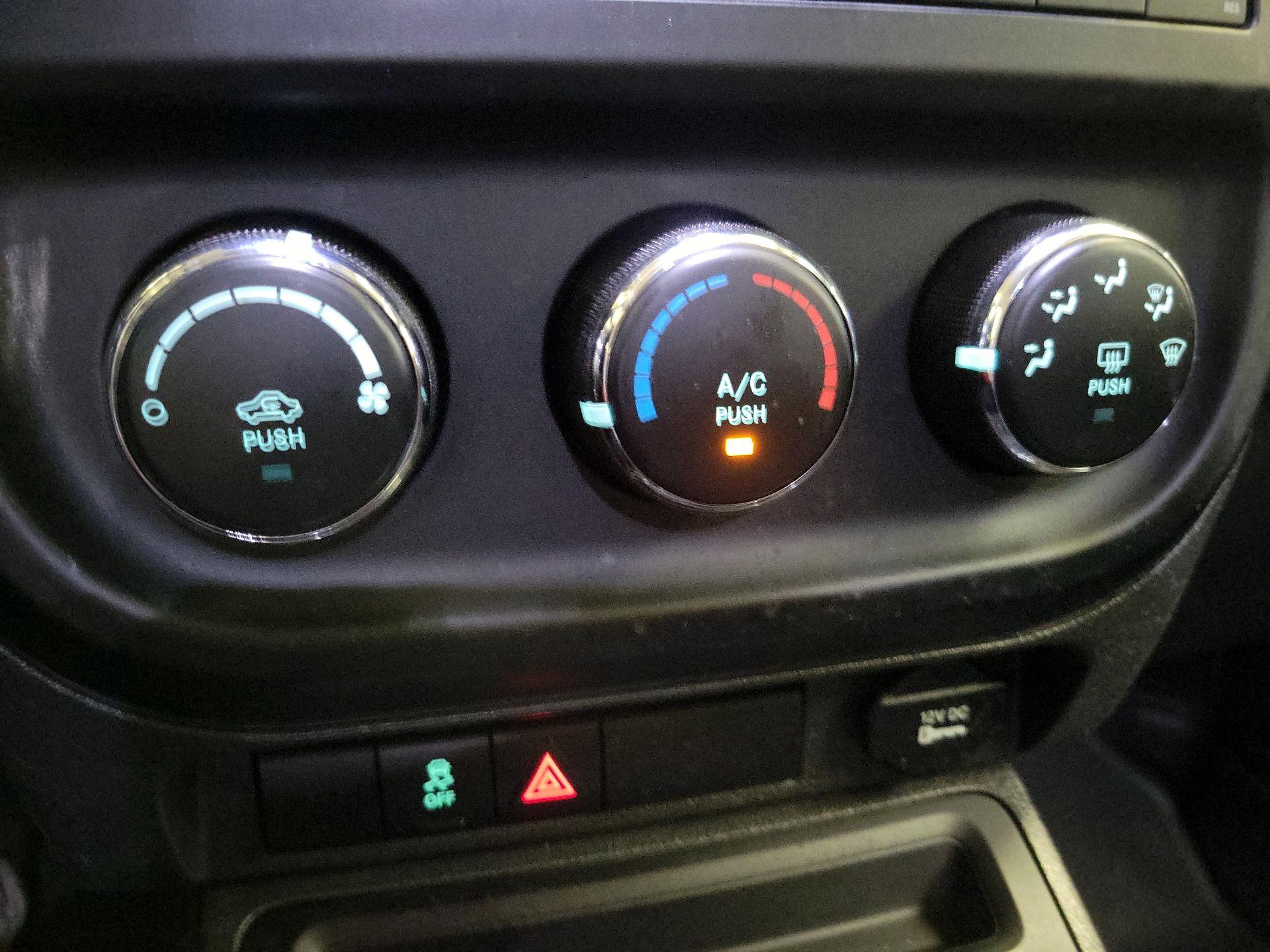 Thumbnail: 2016 Jeep Patriot - 15