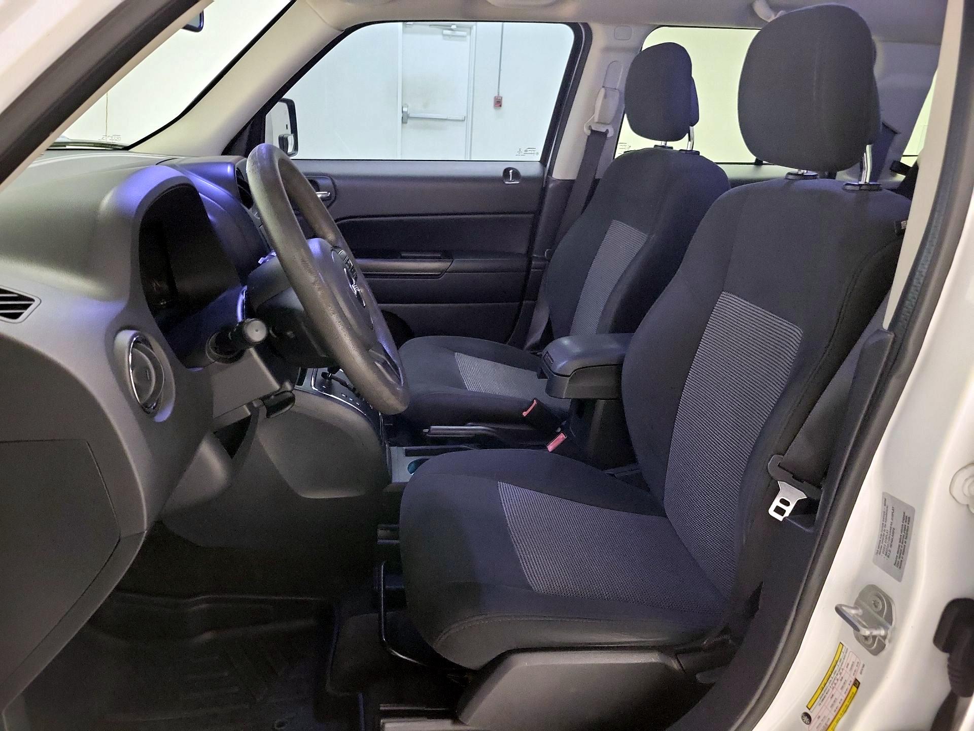 Thumbnail: 2016 Jeep Patriot - 17