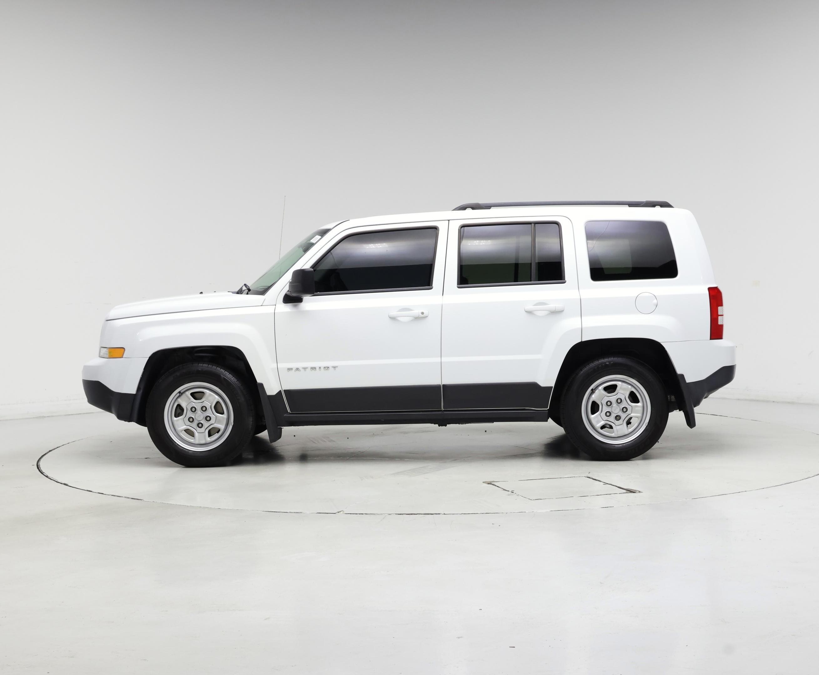 Thumbnail: 2016 Jeep Patriot - 3