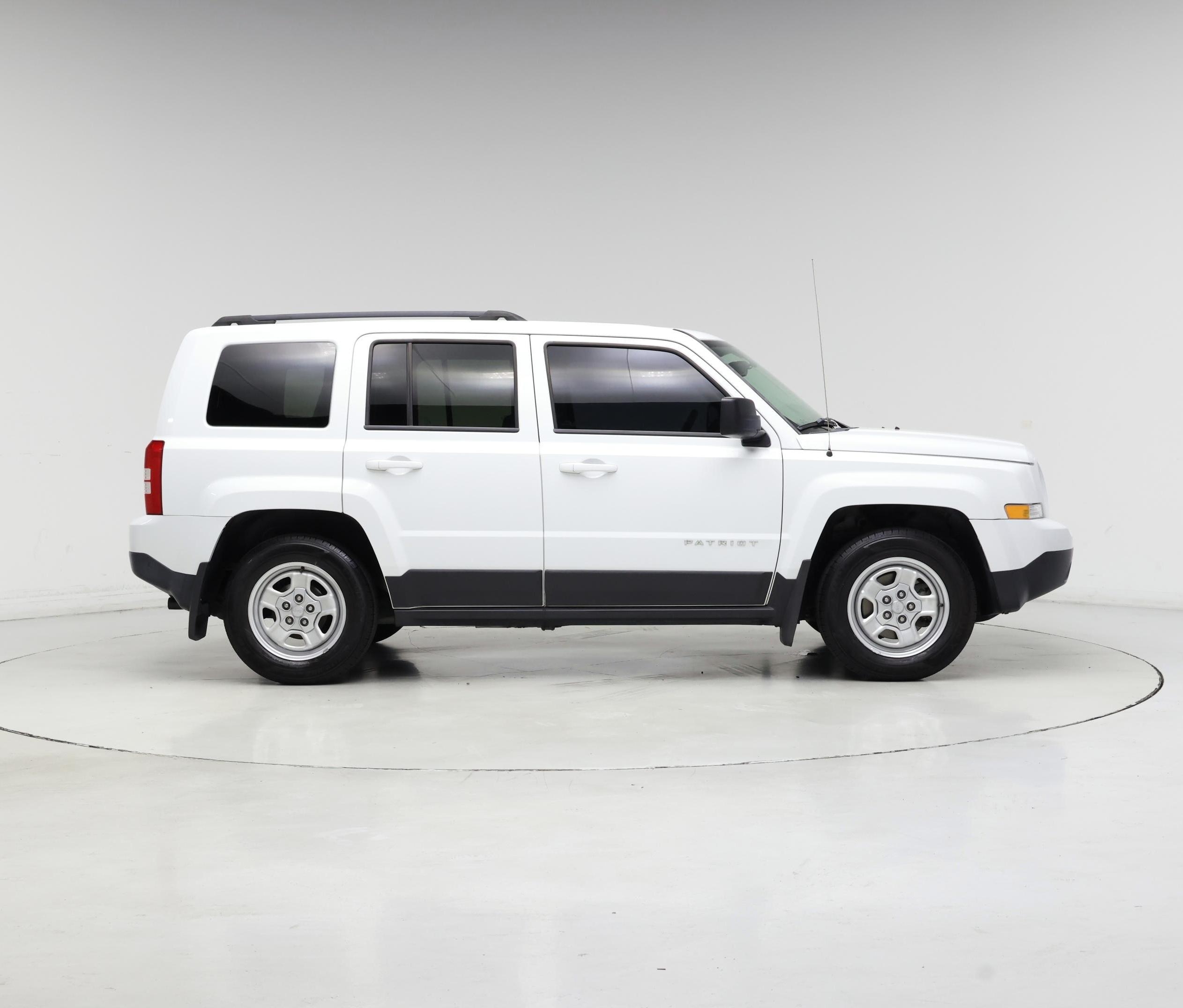 Thumbnail: 2016 Jeep Patriot - 7