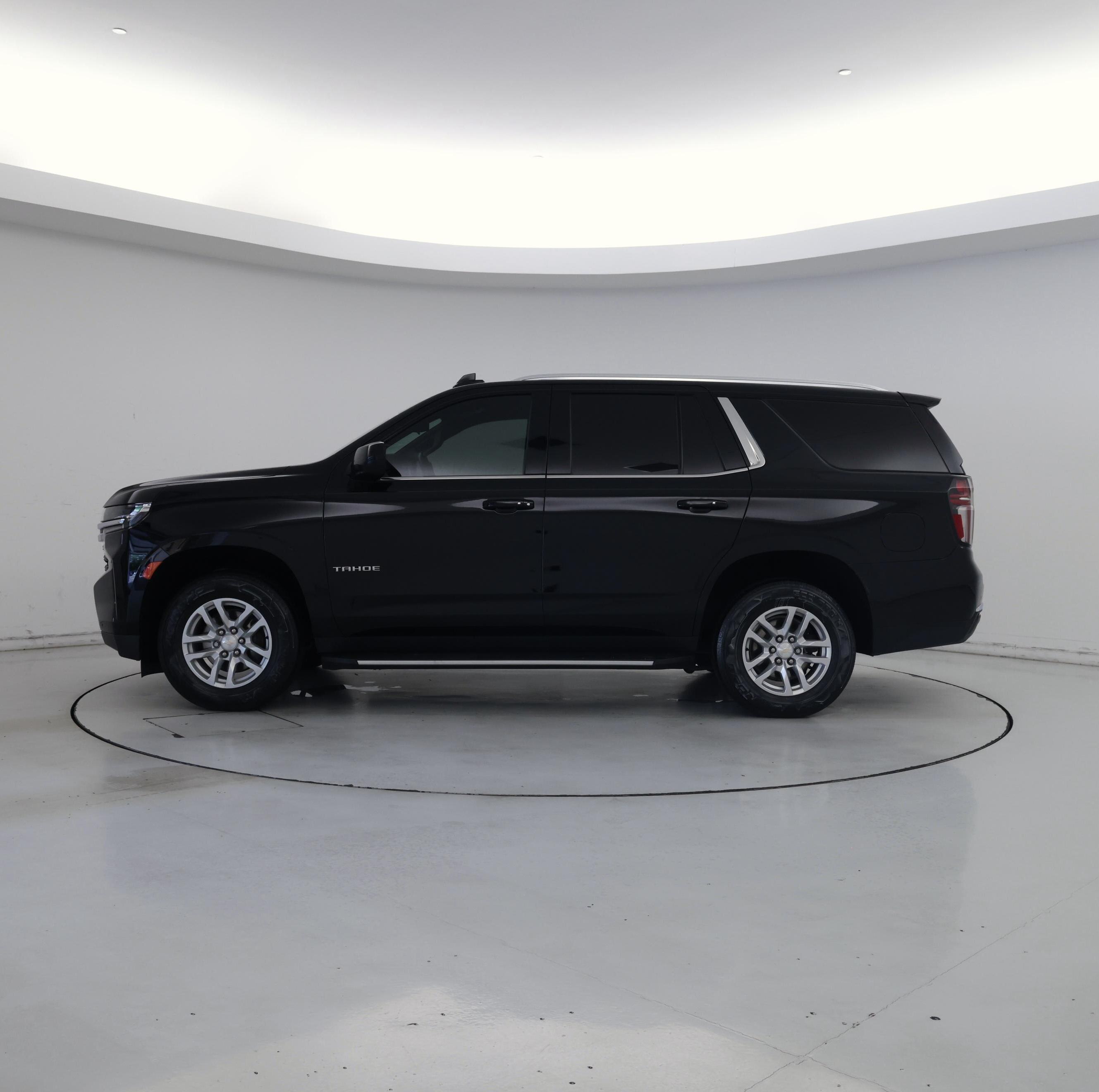 Thumbnail: 2022 Chevrolet Tahoe - 3