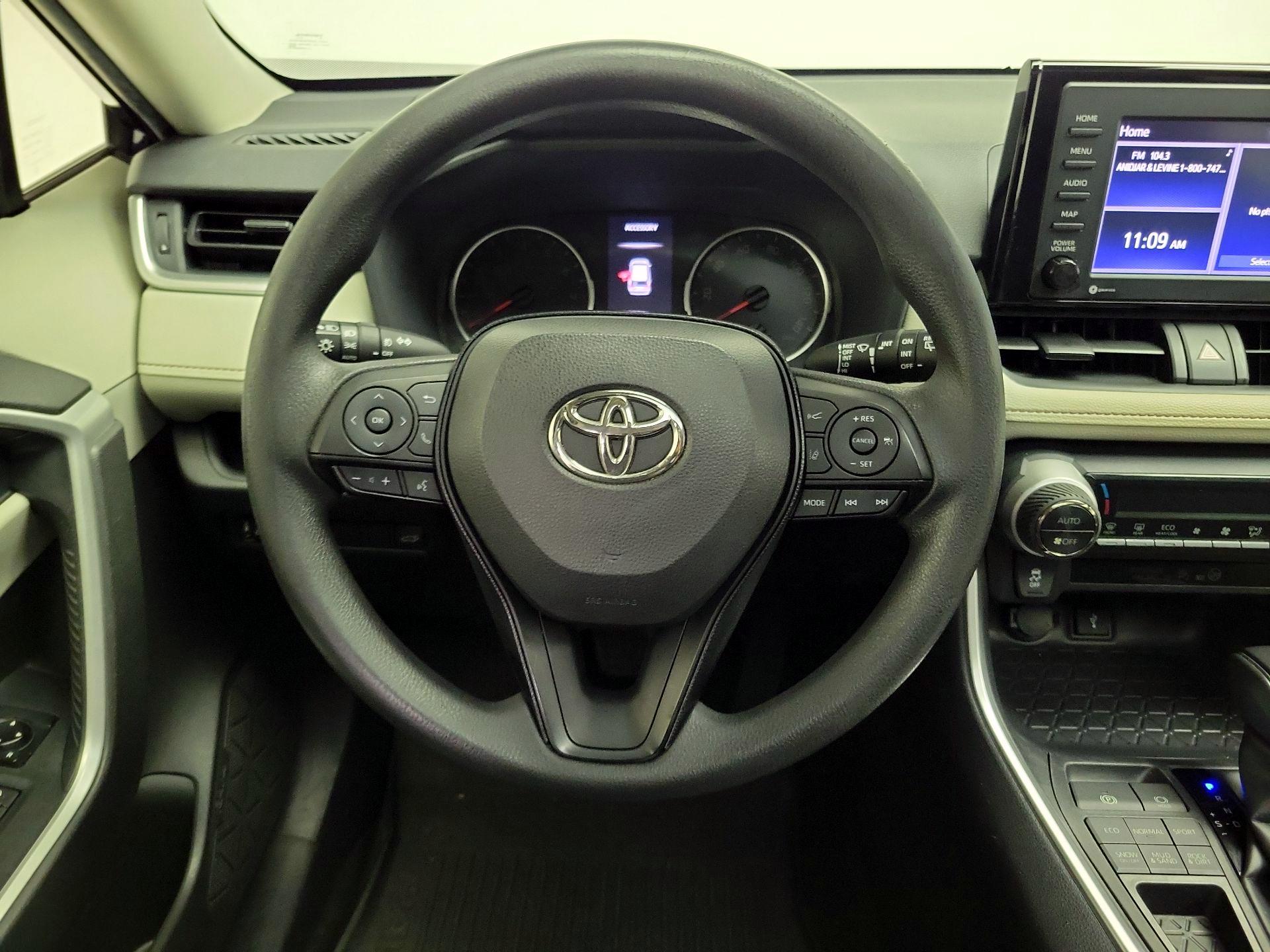 Thumbnail: 2021 Toyota RAV4 - 10