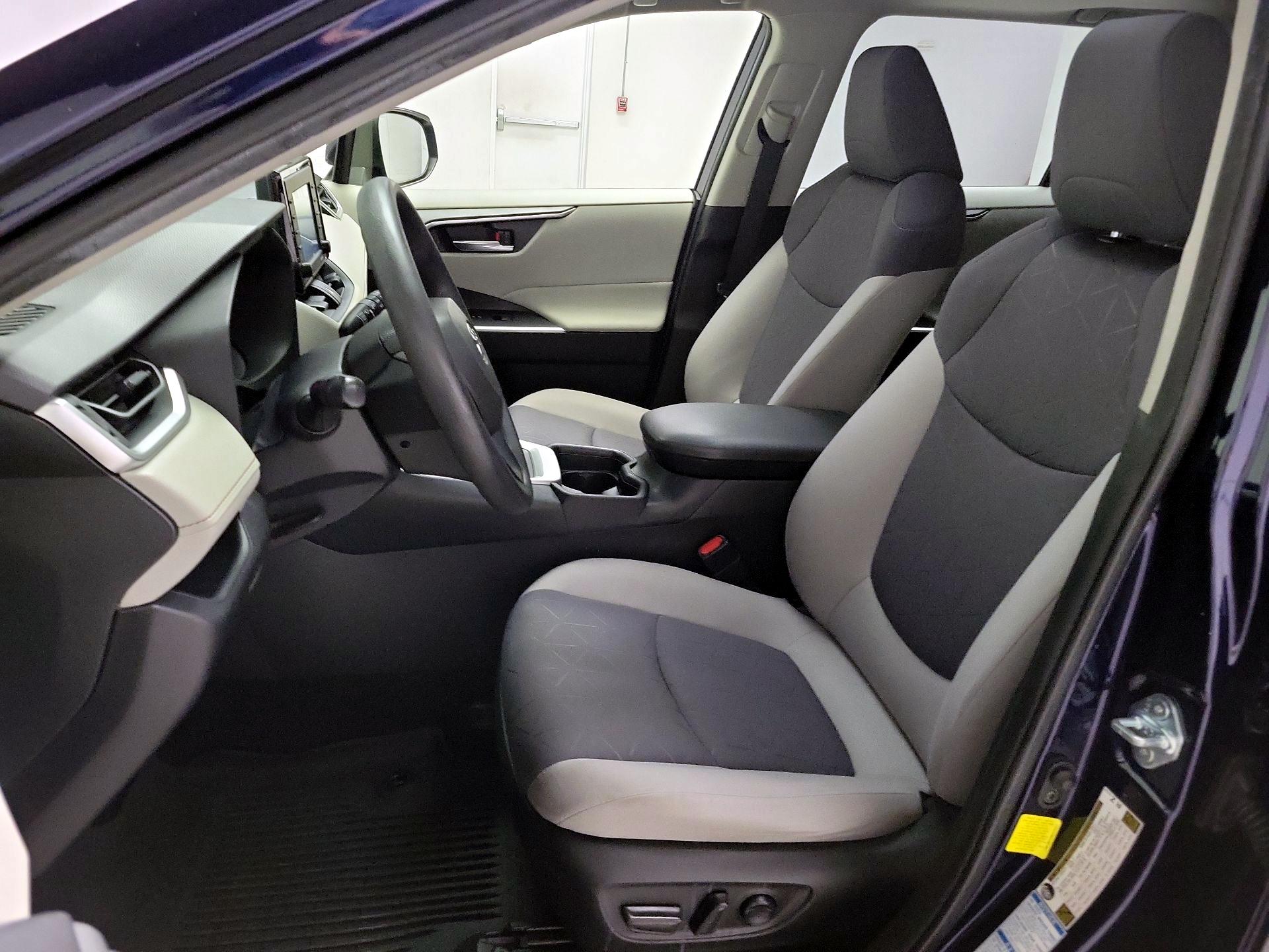 Thumbnail: 2021 Toyota RAV4 - 11