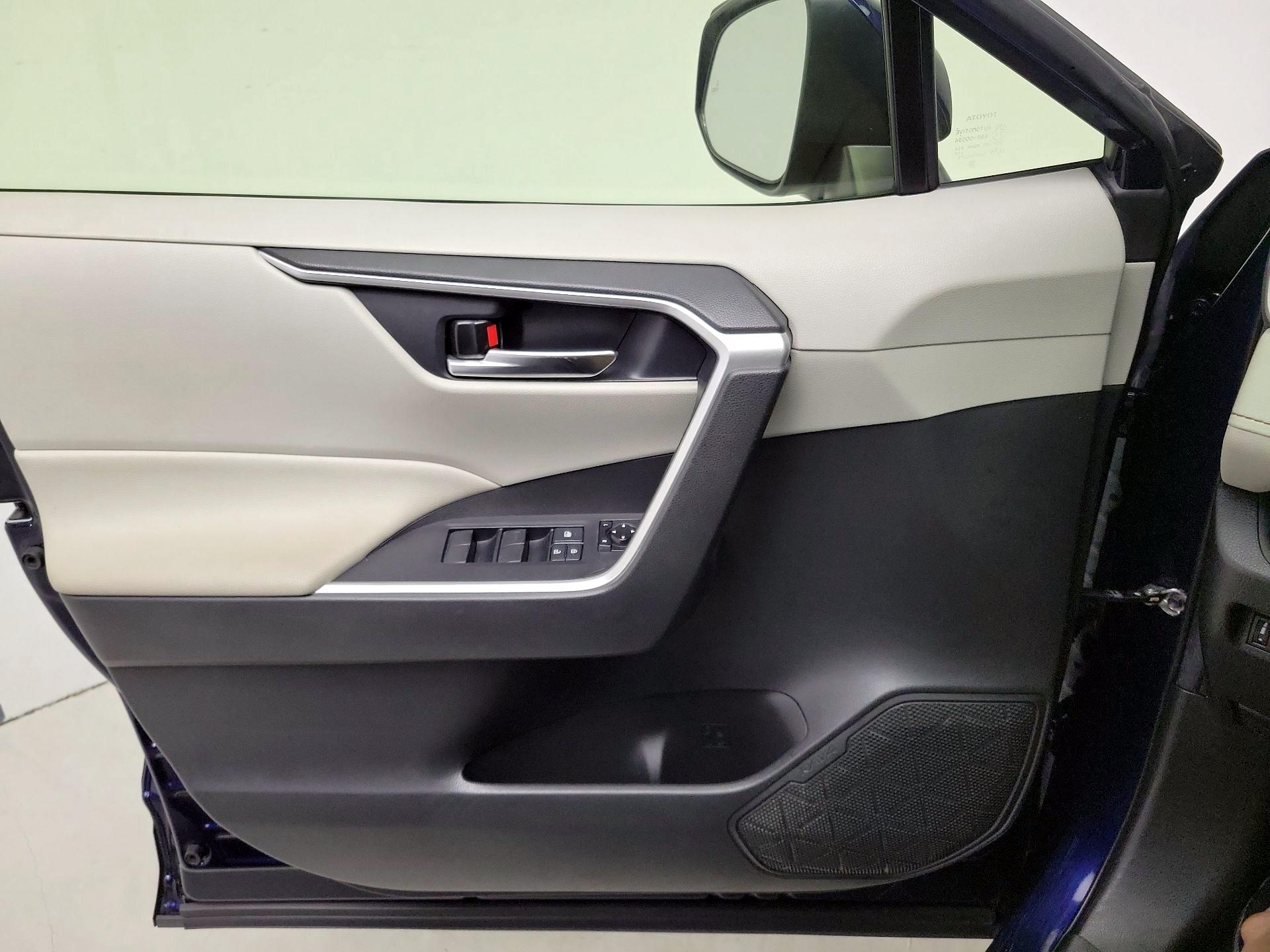 Thumbnail: 2021 Toyota RAV4 - 12