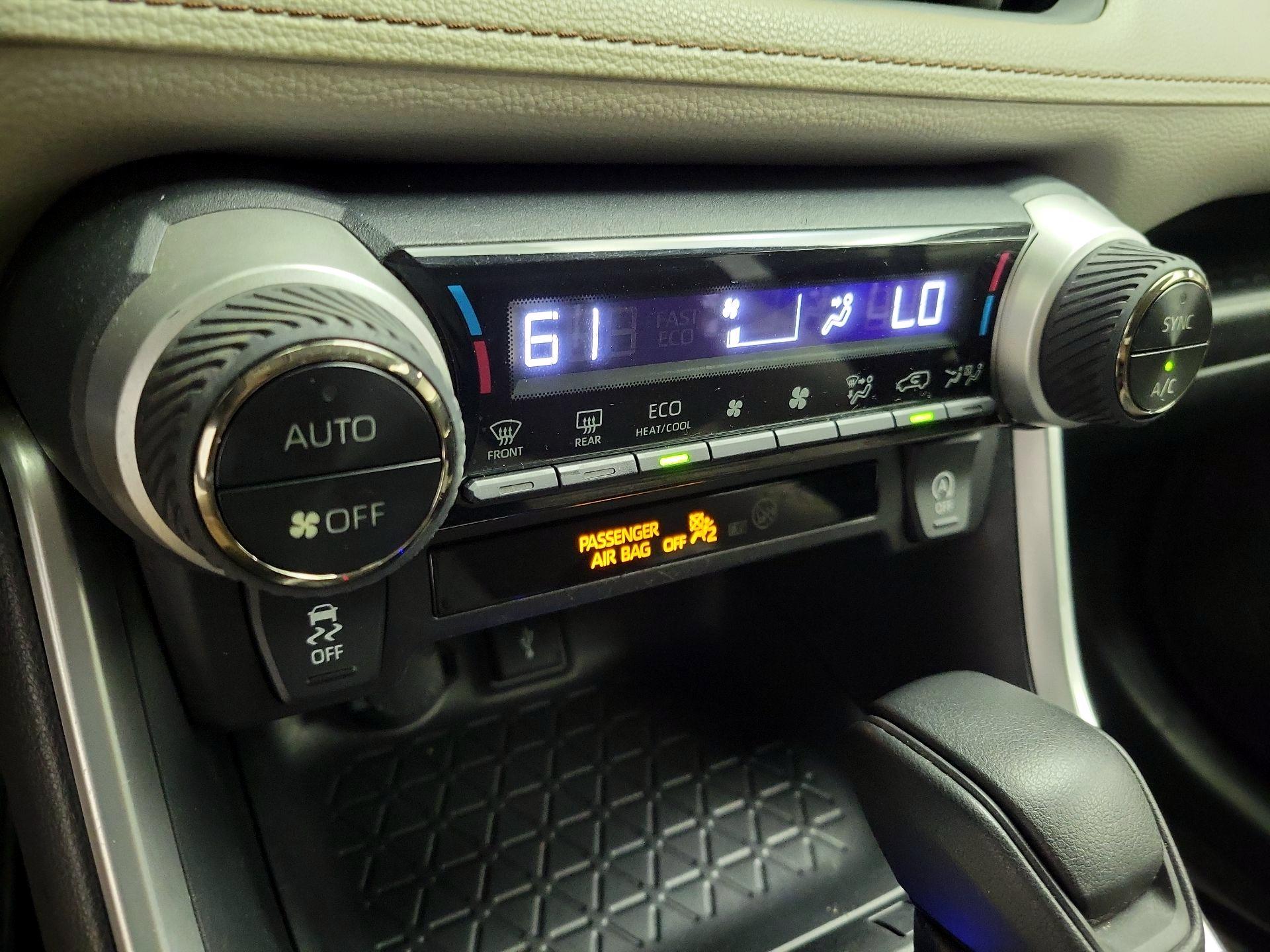 Thumbnail: 2021 Toyota RAV4 - 17