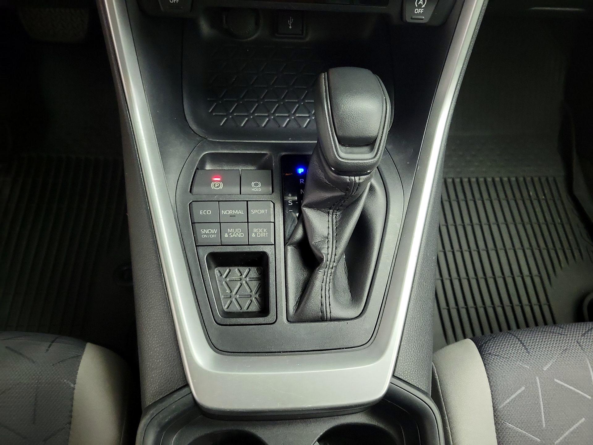 Thumbnail: 2021 Toyota RAV4 - 18